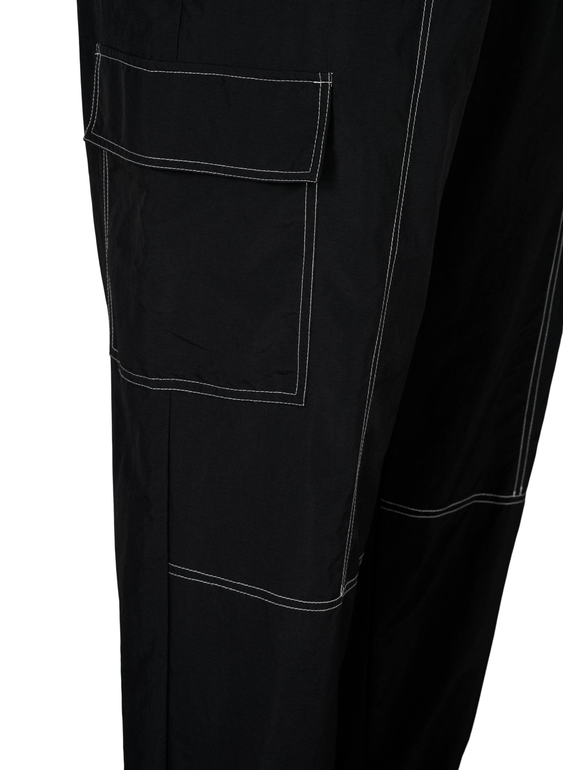 Zizzi Pantalon cargo avec coutures contrast&eacute;es, Black, Packshot image number 3