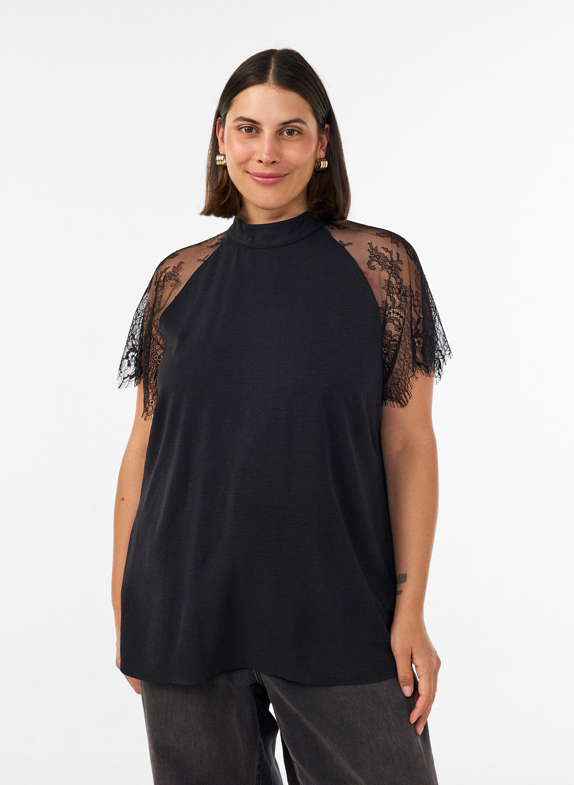 Blouse &agrave; col montant avec manches courtes en dentelle, Noir, Model