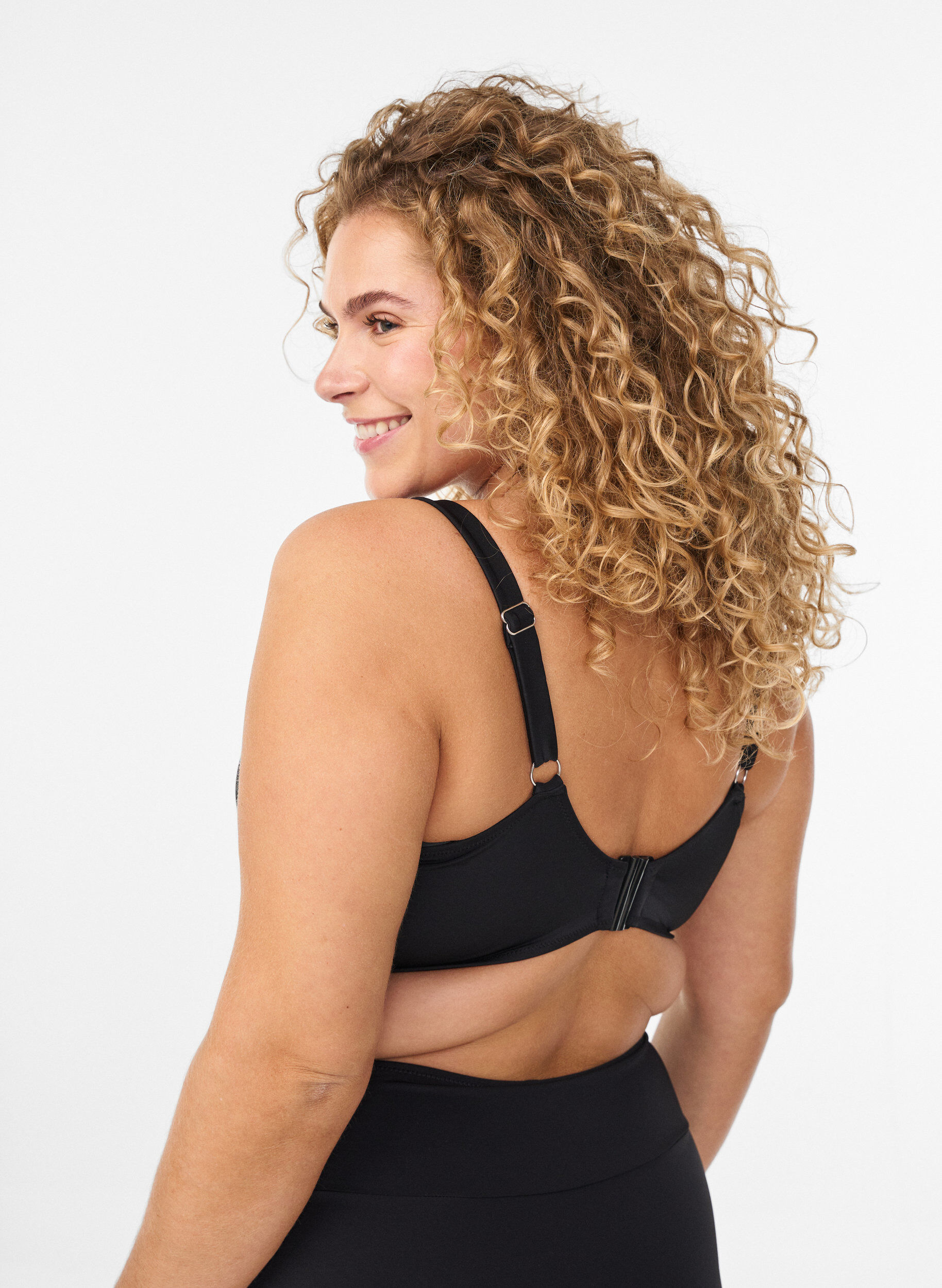 Zizzi Haut de bikini avec d&eacute;tail ficelle, Noir, Model image number 1