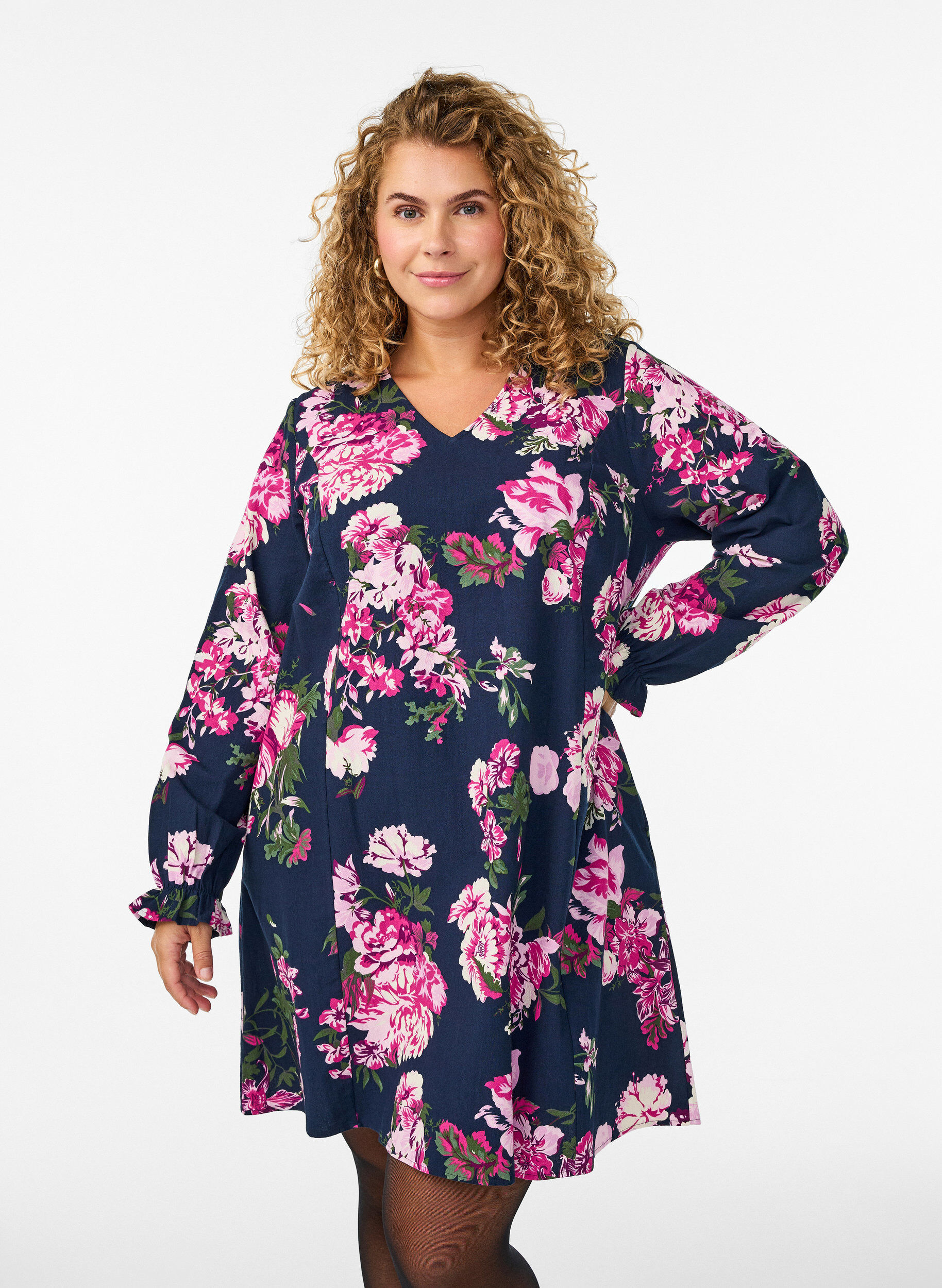 Robe courte en coton avec col V et manches longues, Bleu, Model