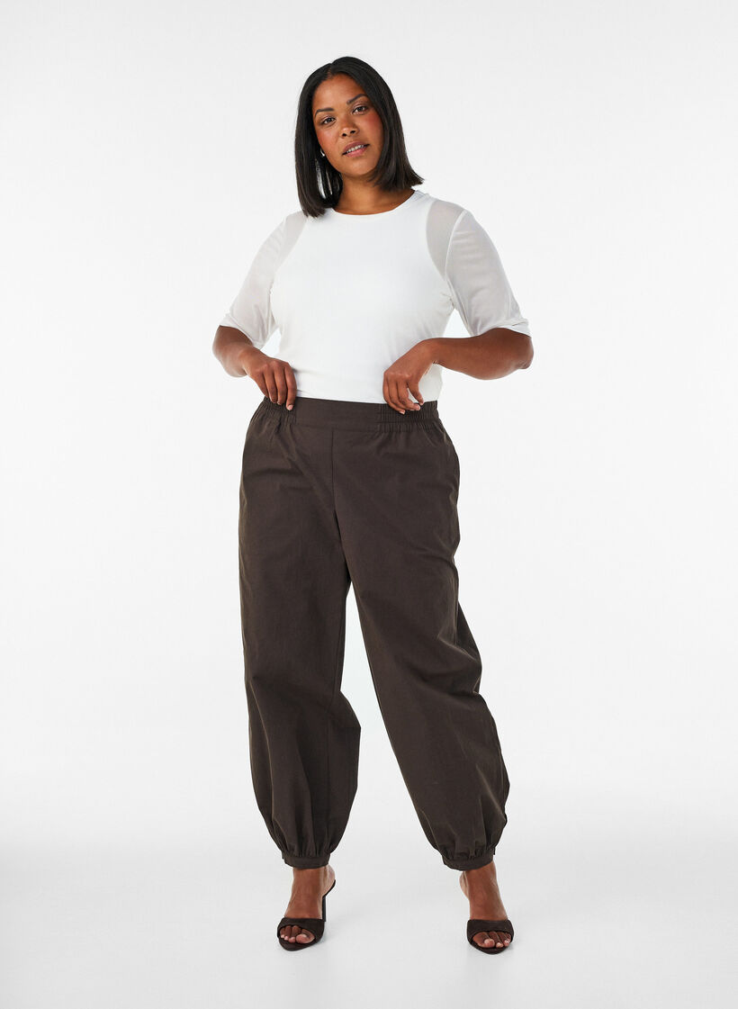 Top en maille avec manches courtes et col rond, Vanille, Model image number 1