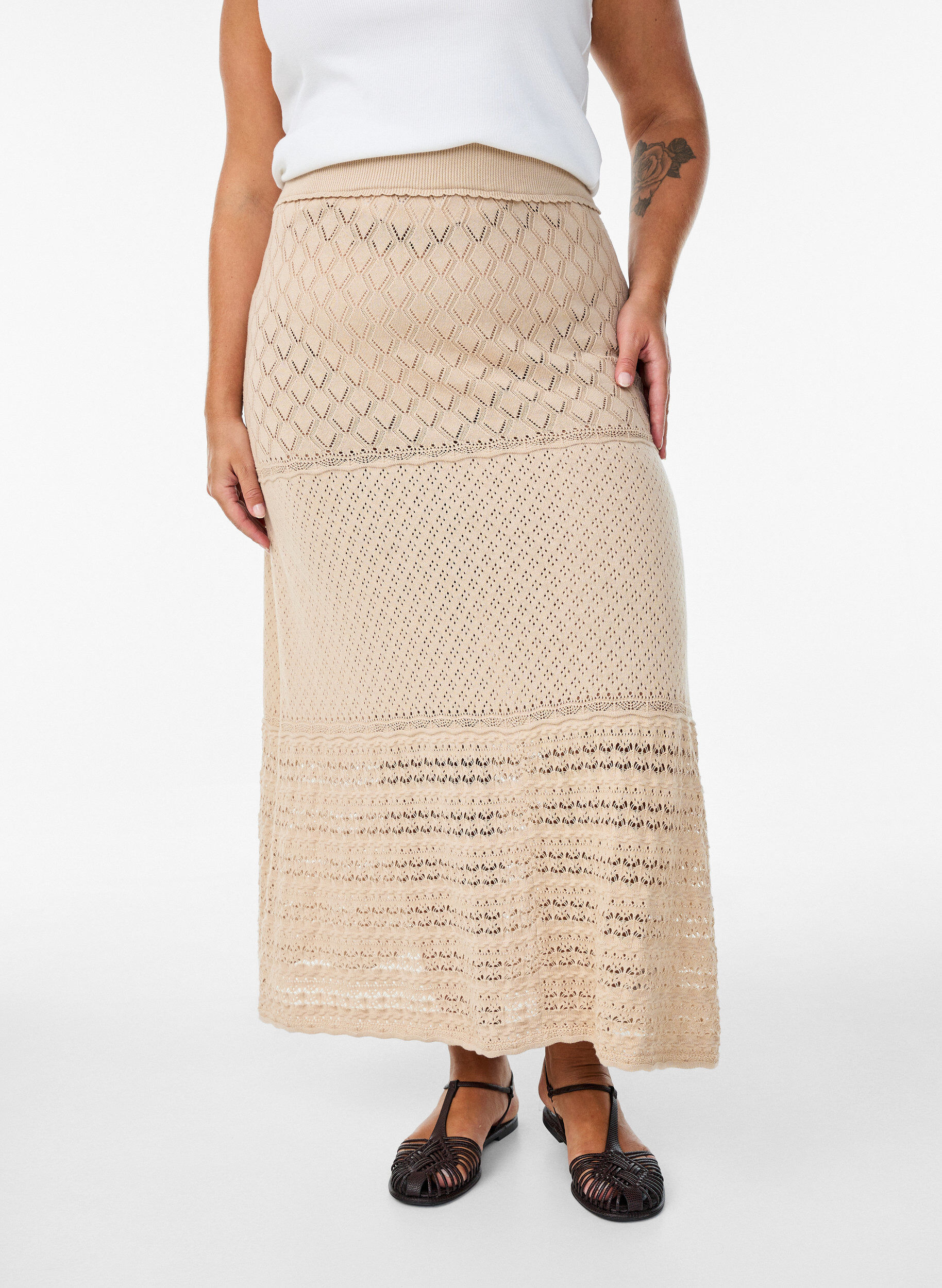 ZizziJupe tricot&eacute;e avec broderie ajour&eacute;e, Beige, Model image number 2