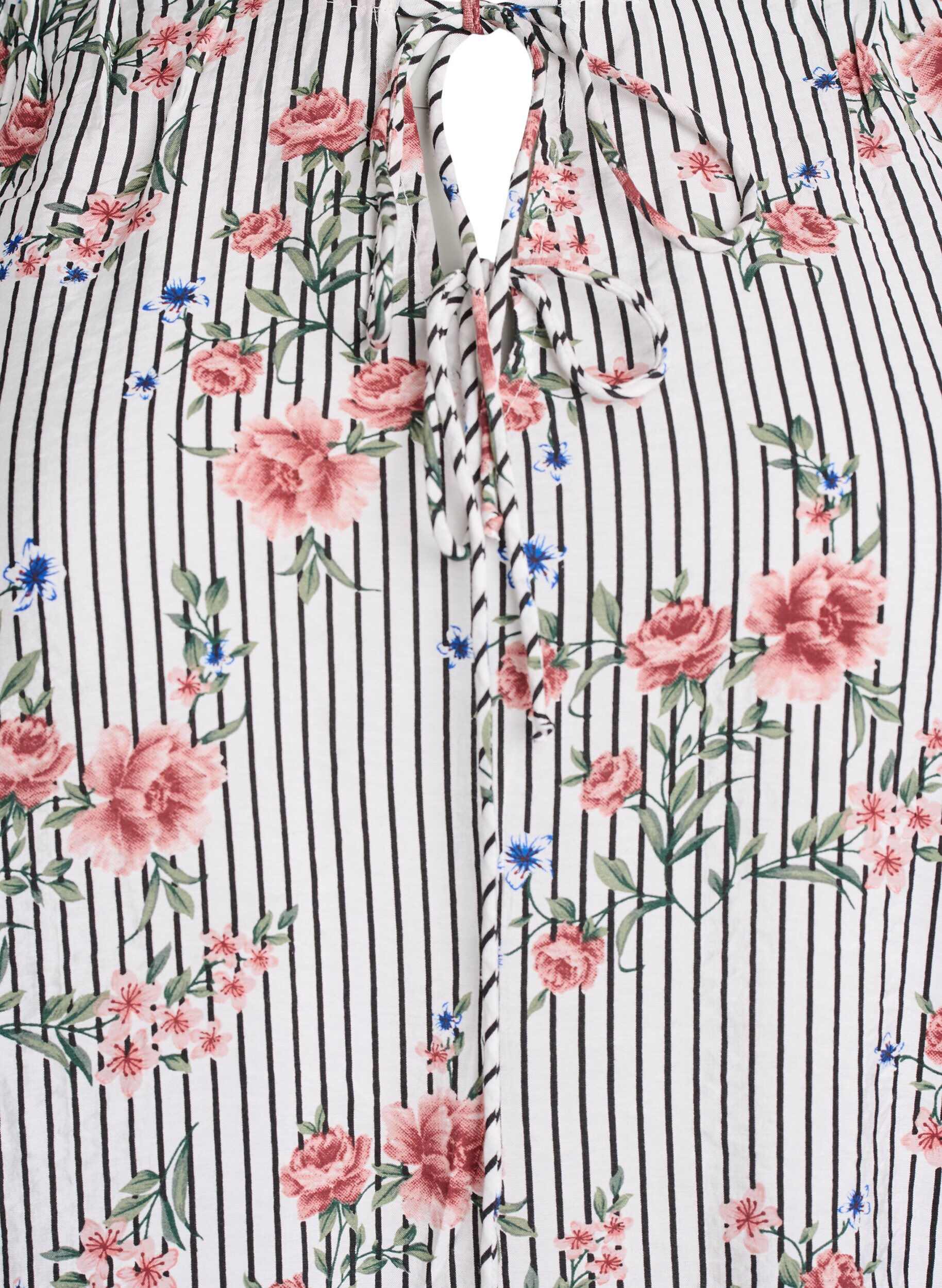 Zizzi Blouse &agrave; imprim&eacute; floral et lien &agrave; nouer, Noir, Packshot image number 2