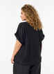 Blouse textur&eacute;e en viscose avec boutons, Noir, Model image number 2