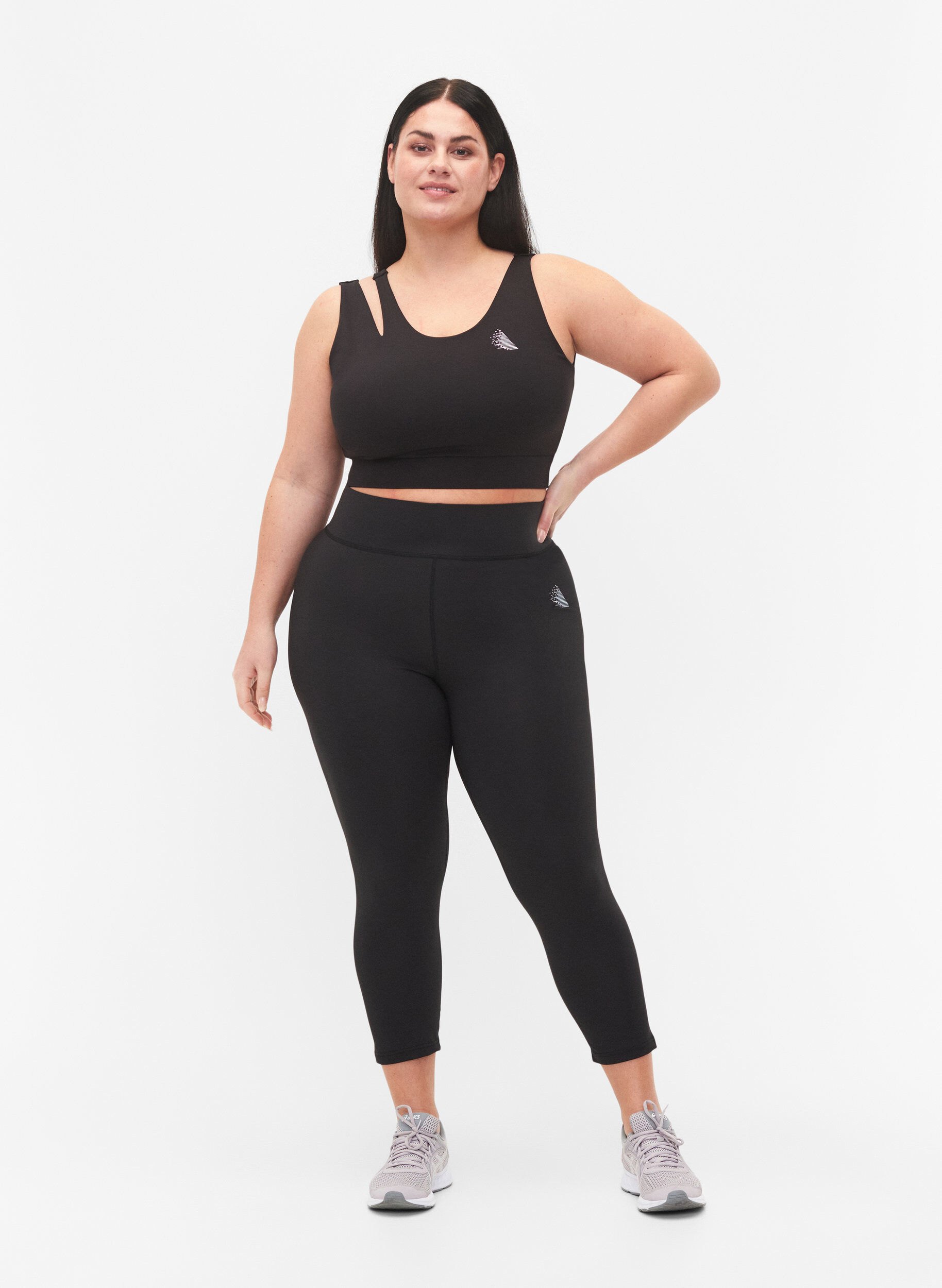 Zizzi Soutien-gorge de sport avec d&eacute;coupe, Black, Model image number 2