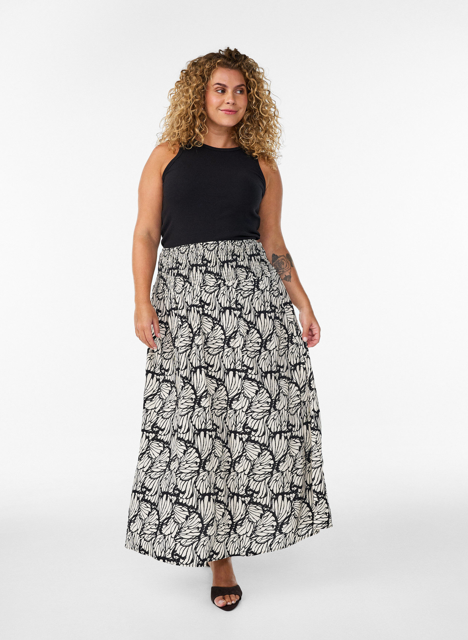 ZizziJupe longue en viscose avec smocks, Noir, Model image number 0