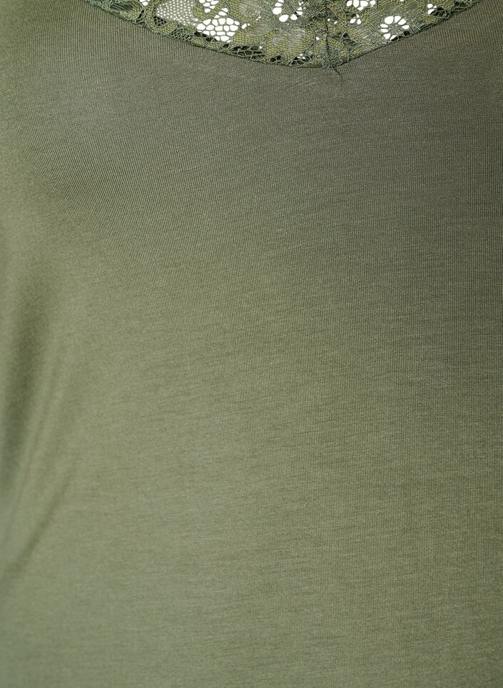 Top en viscose avec bord en dentelle, Vert, Packshot image number 2