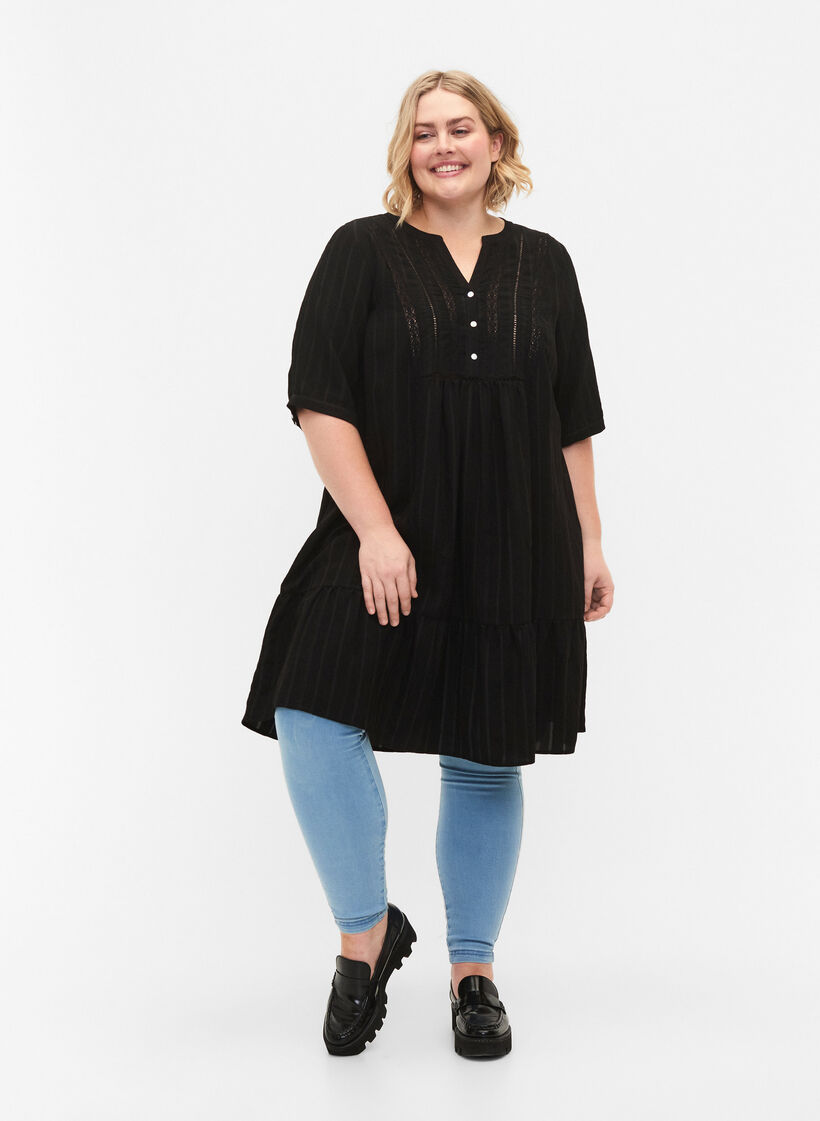 Robe en viscose rayée avec ruban en dentelle, Black, Model image number 2