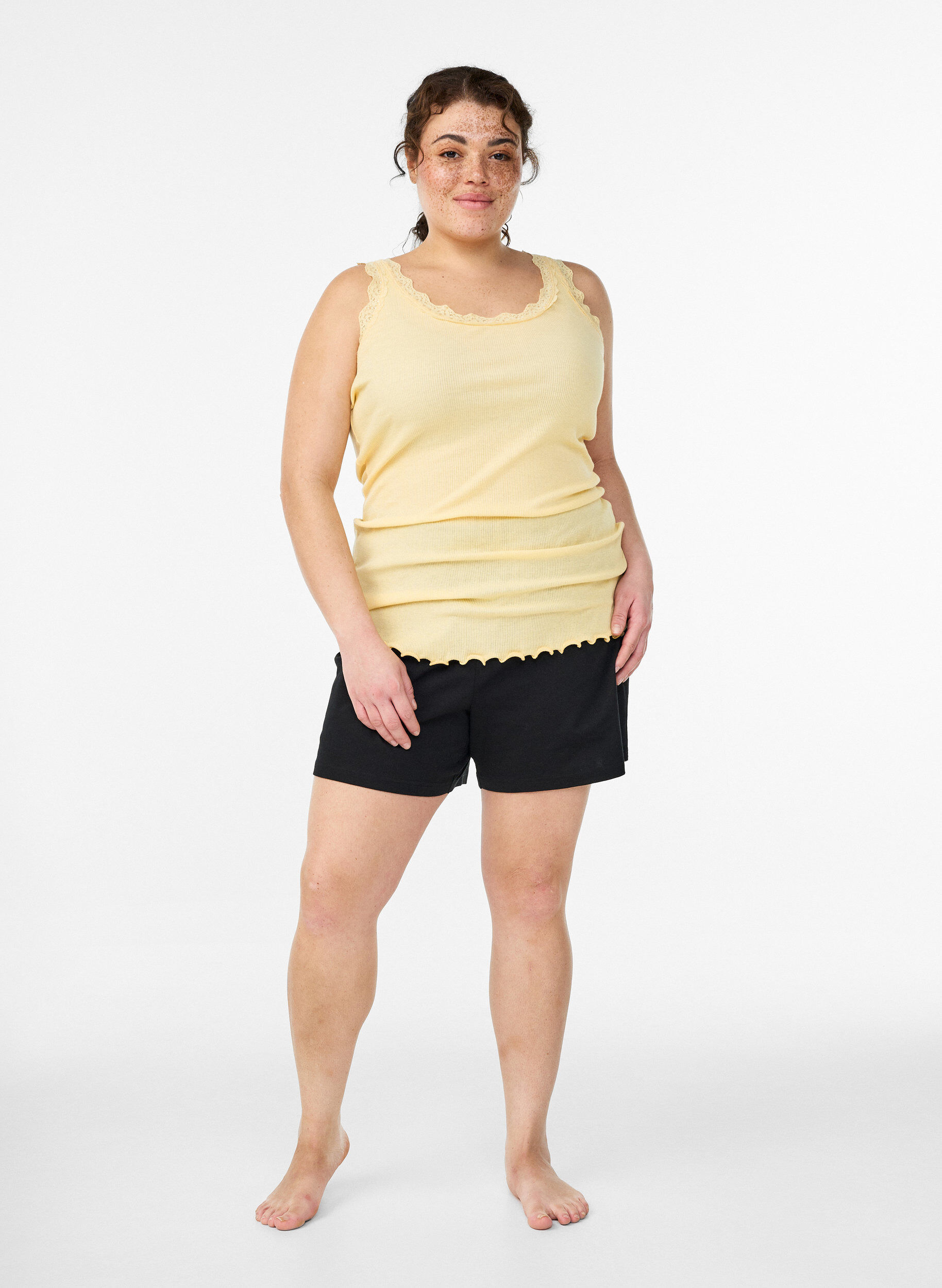 ZizziHaut avec bordure en dentelle, Jaune clair, Model image number 1