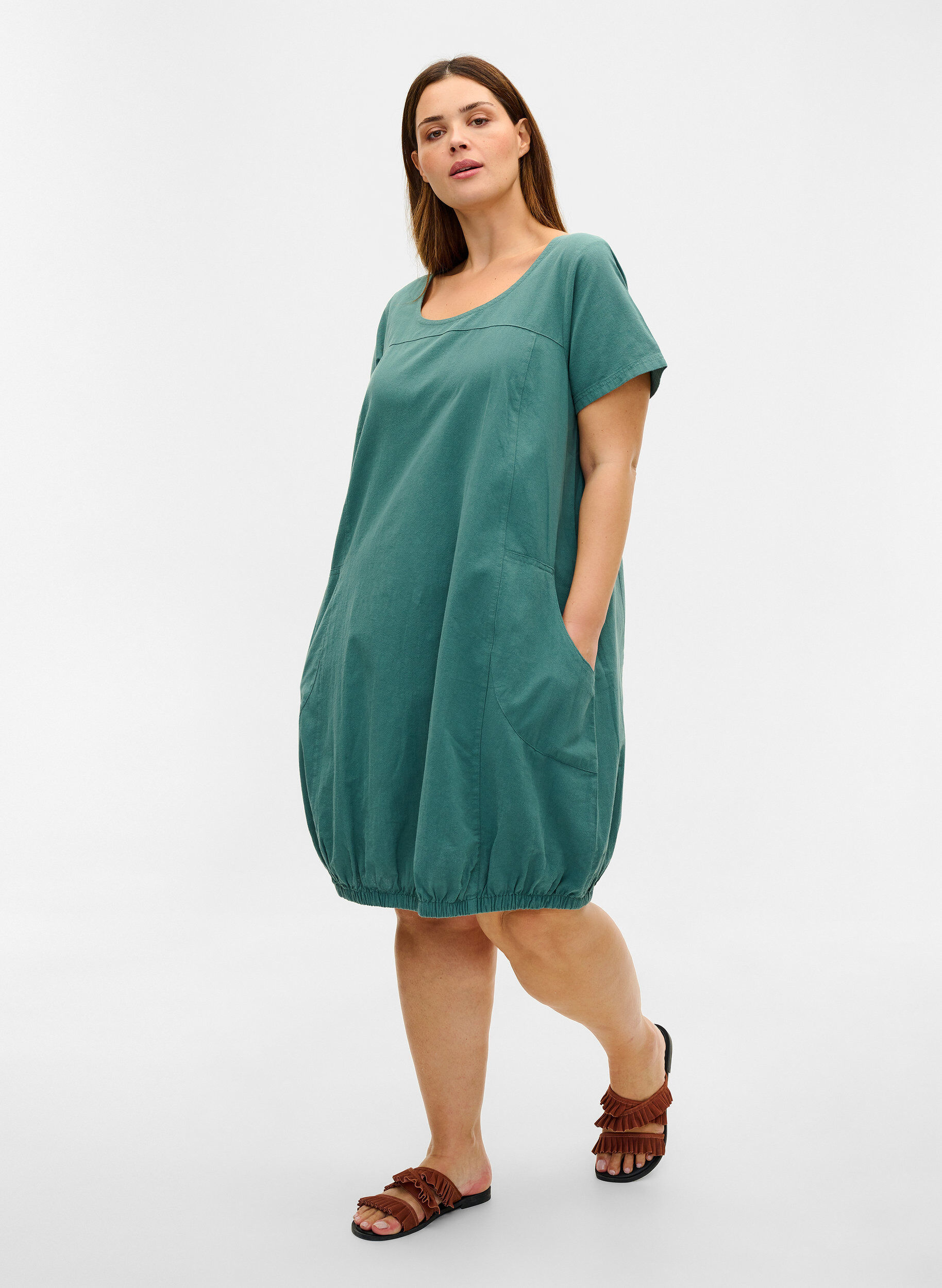 Zizzi Robe en coton &agrave; manches courtes, Vert fonc&eacute;, Model image number 1