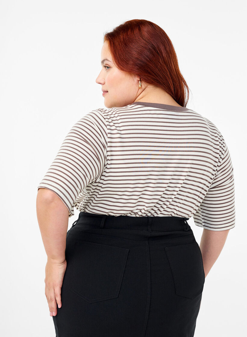 T-shirt rayé en Lyocell à col rond, Camel, Model image number 2