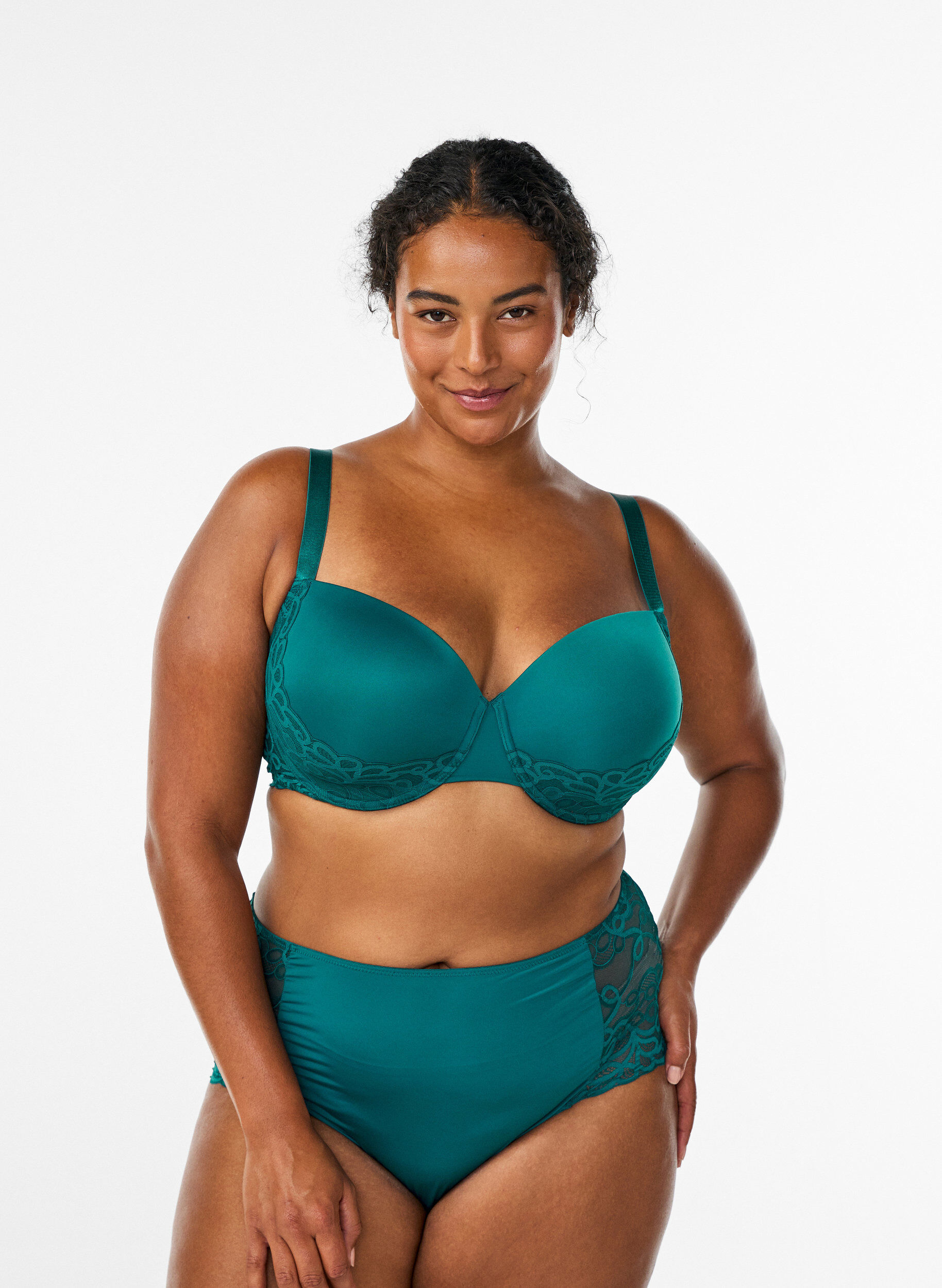 Zizzi Soutien-gorge coqu&eacute; avec armatures et dentelle, Vert, Model image number 1
