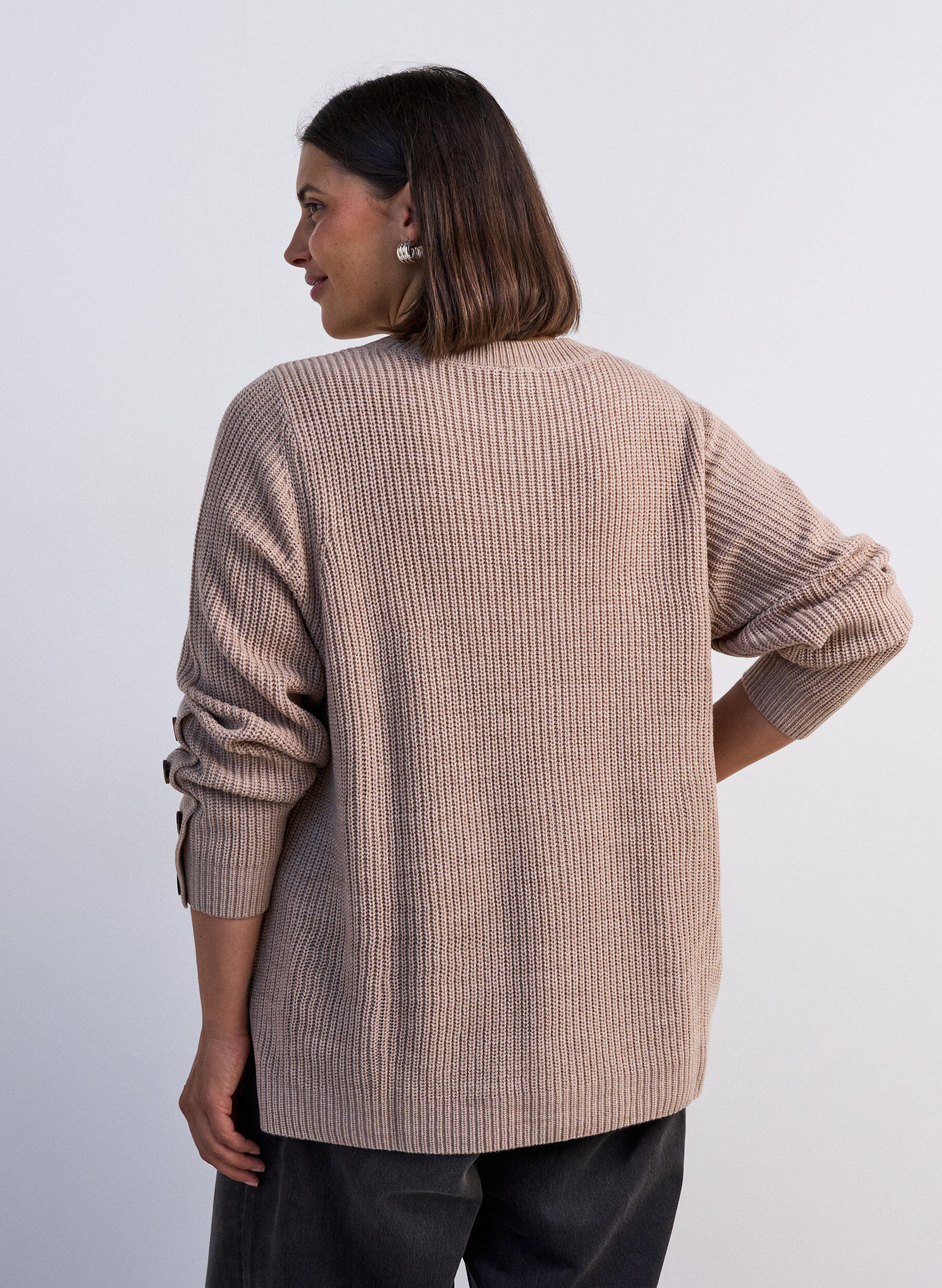 ZizziBlouse en maille c&ocirc;tel&eacute;e avec d&eacute;tails de boutons, Beige, Model image number 2