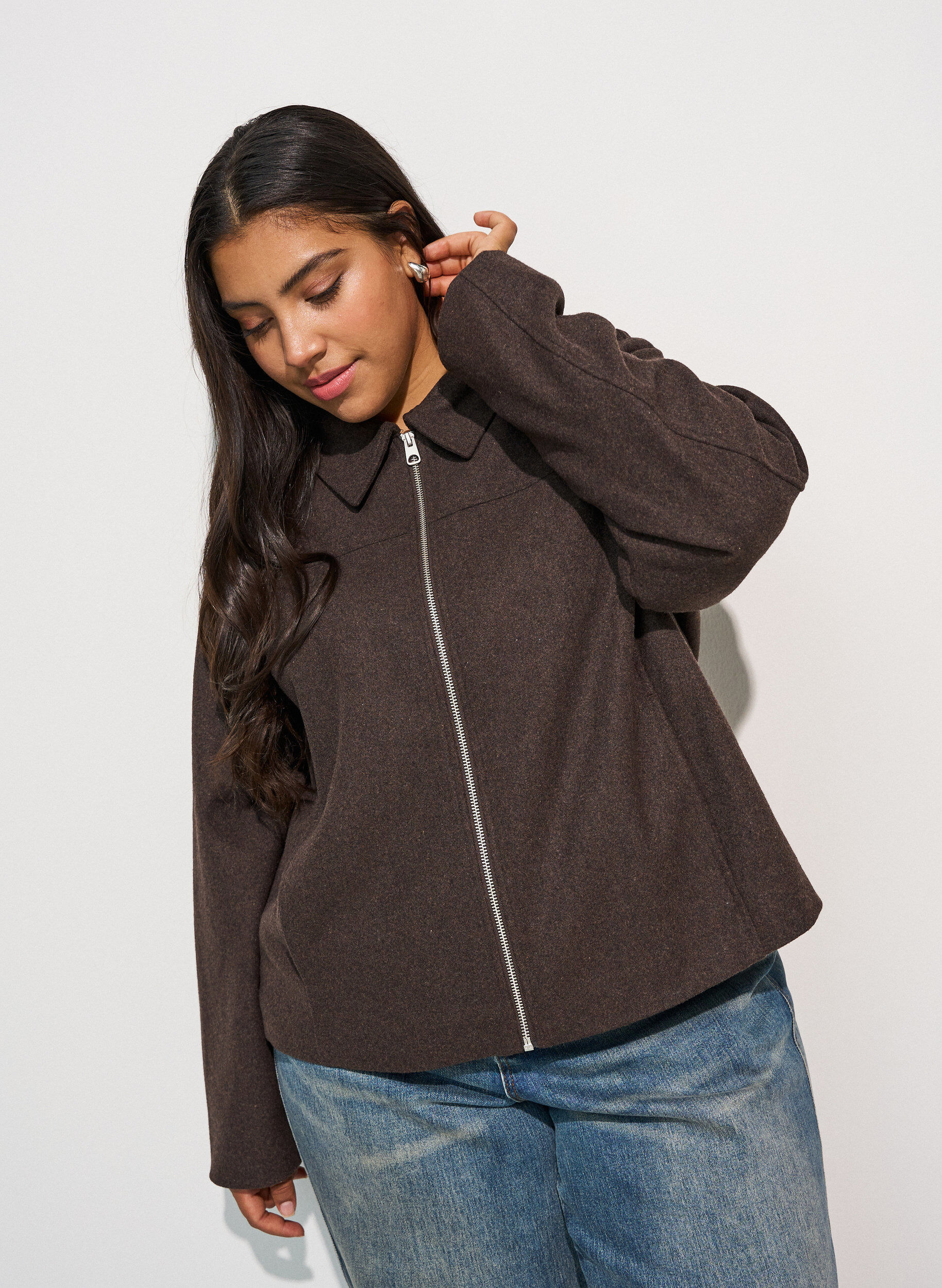 ZizziVeste courte avec col de chemise et zip, Marron, Model image number 3