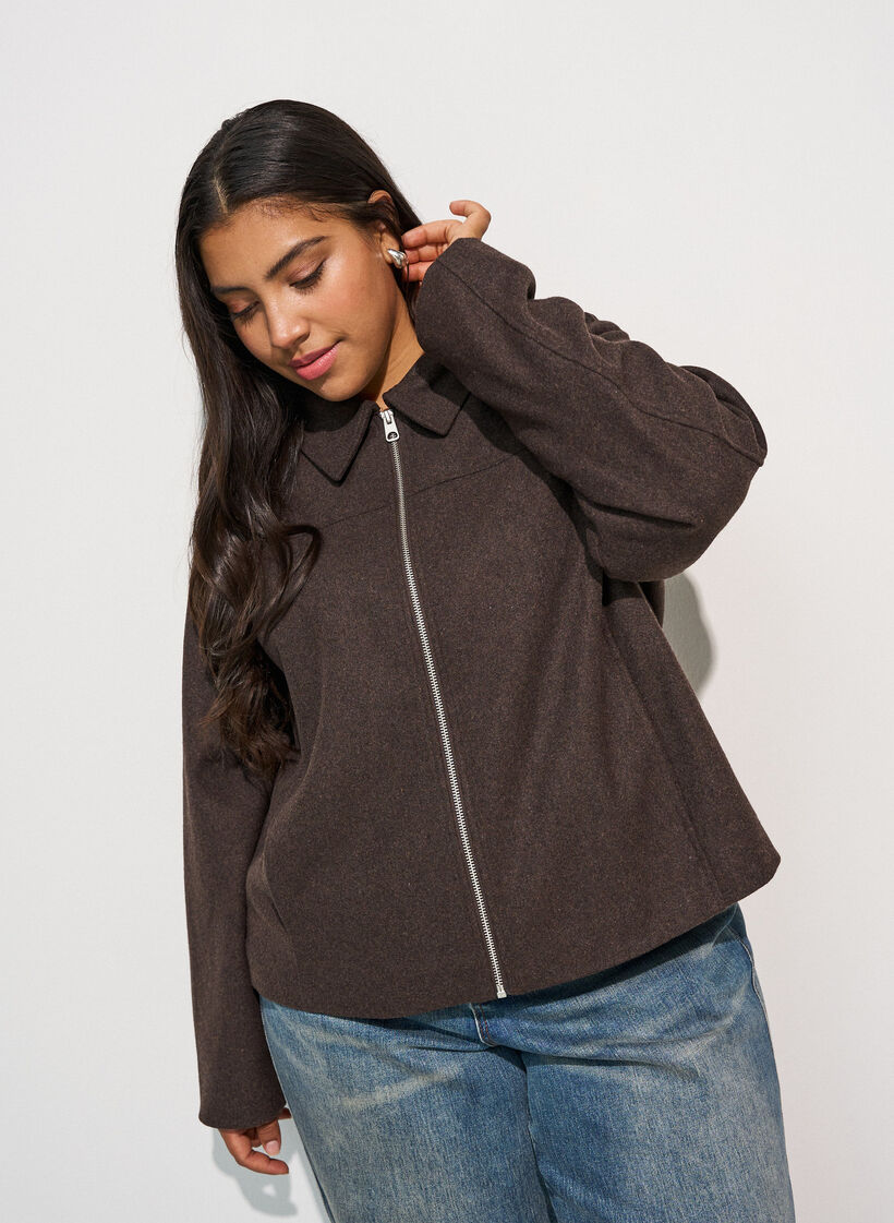 Veste courte avec col de chemise et zip, Marron, Model image number 3