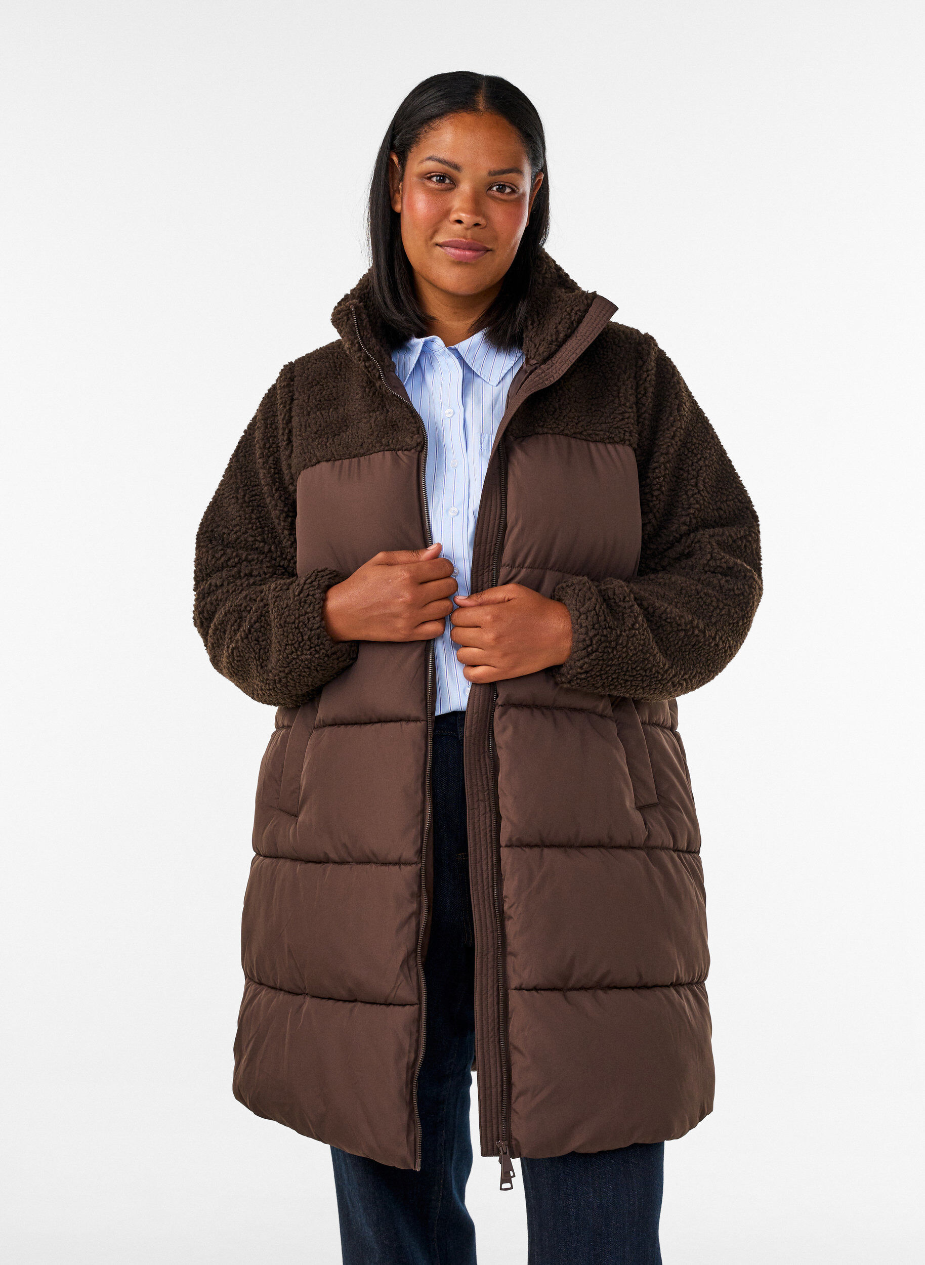 Doudoune mi-longue avec polaire teddy, Marron, Model