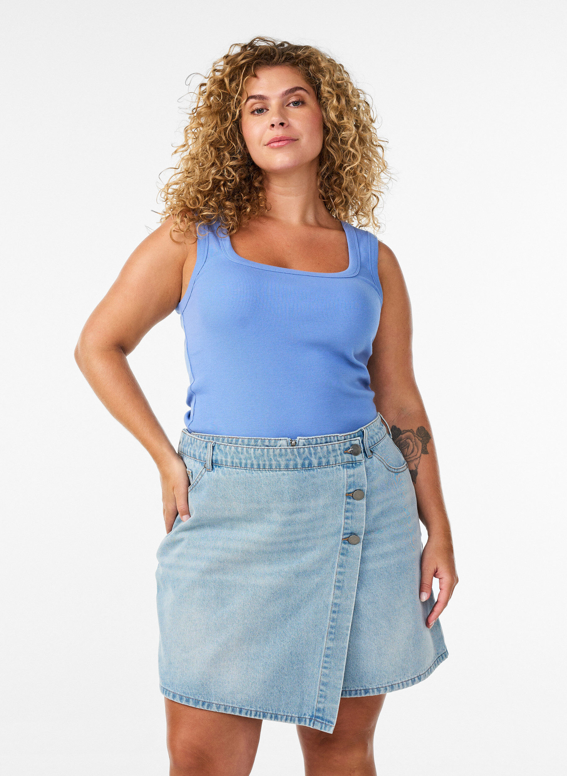 ZizziShort en denim effet portefeuille et taille haute, Bleu Clair, Model image number 0