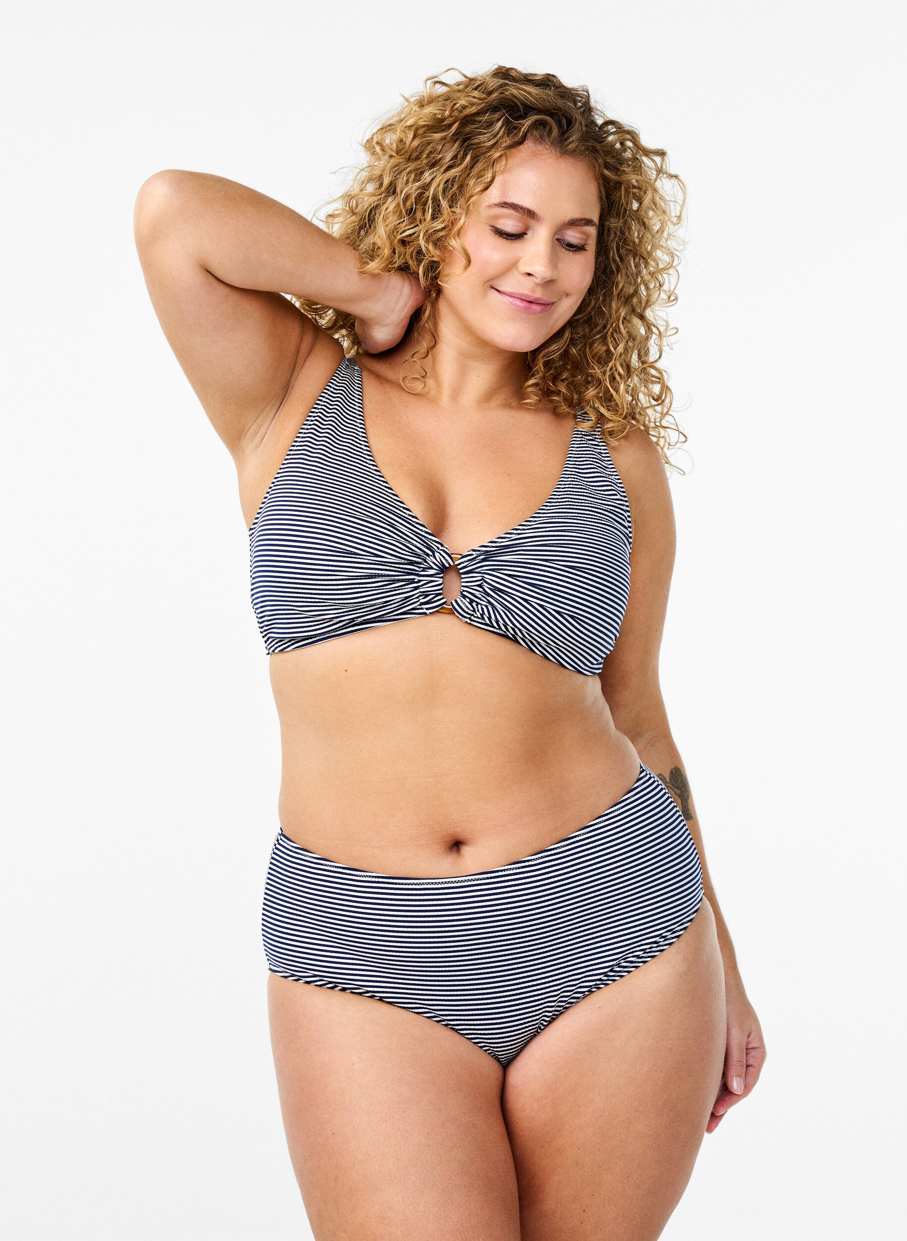 Bas de bikinis avec texture ray&eacute;e et taille r&eacute;guli&egrave;re, Bleu, Model