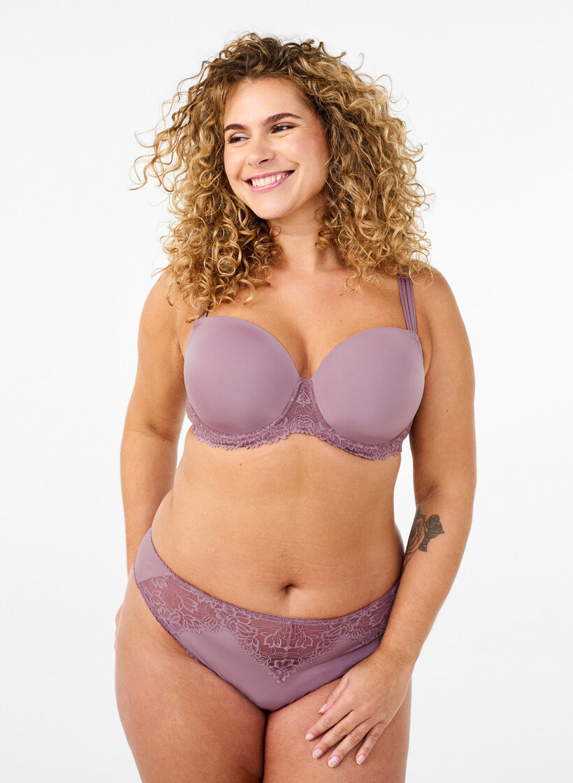 Soutien-gorge moulé avec dentelle et coupes lisses, Rose, Model image number 1