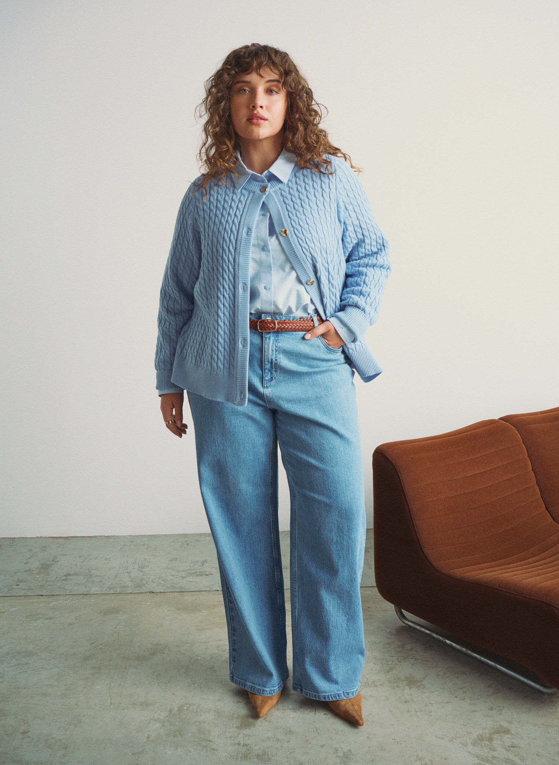 Zizzi Cardigan en maille torsad&eacute;e avec boutons dor&eacute;s, Bleu, Image image number 0