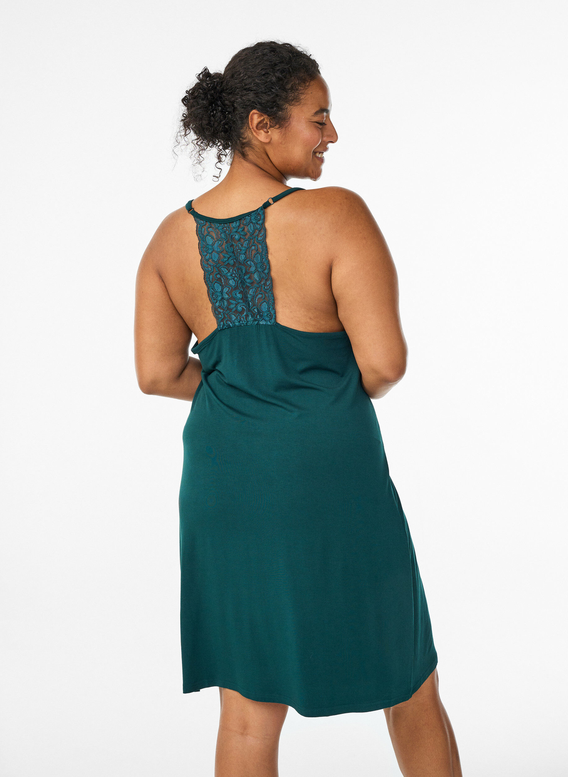 Zizzi Nuisette sans manches en viscose avec d&eacute;tails en dentelle, Vert fonc&eacute;, Model image number 2