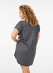 Chemise de nuit &agrave; manches courtes avec imprim&eacute; texte, Noir, Model image number 2