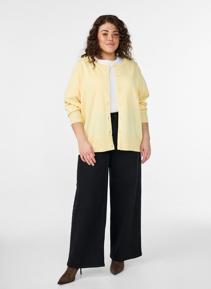 Cardigan en maille fine avec col rond, Jaune clair, Model image number 1