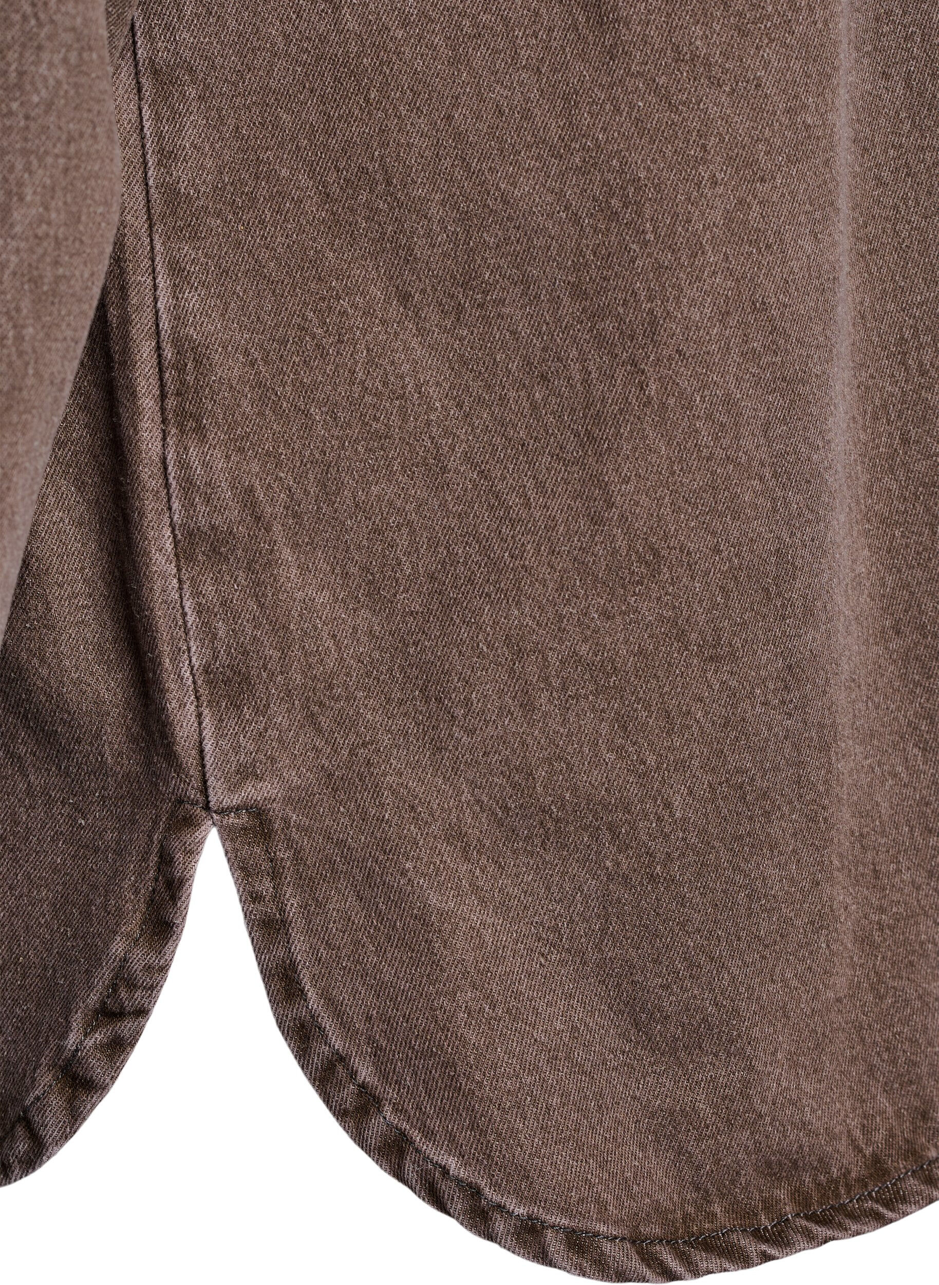 Zizzi Chemise en jean color&eacute; avec poches poitrine, Marron, Packshot image number 3