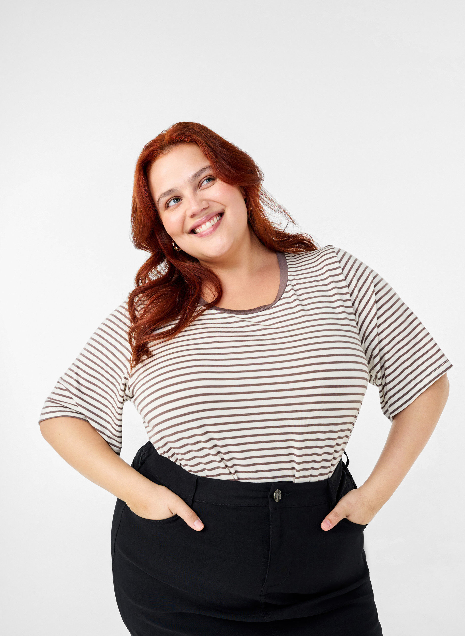 Zizzi T-shirt ray&eacute; en Lyocell &agrave; col rond, Camel, Image image number 0