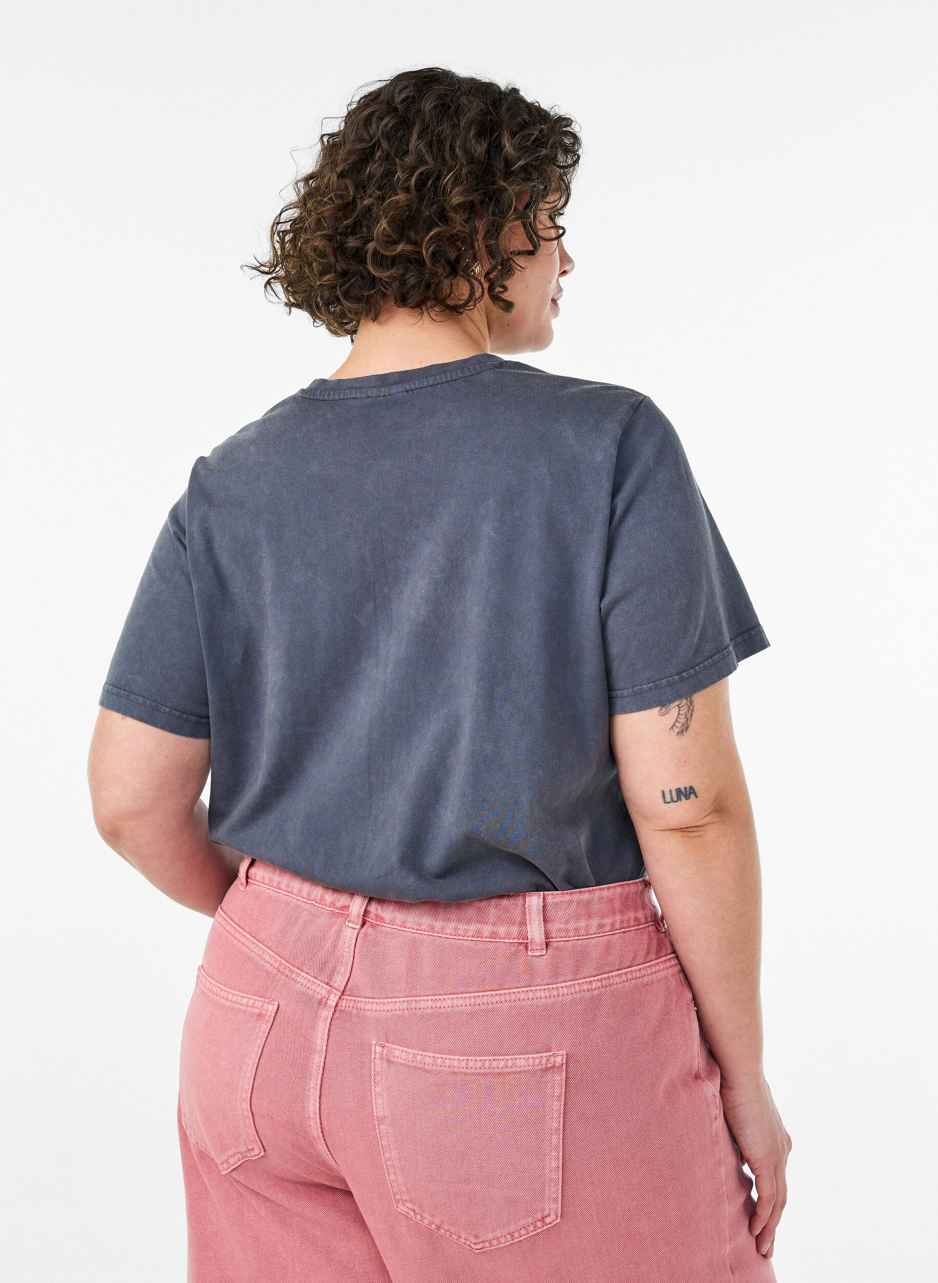 ZizziT-shirt en coton avec imprim&eacute; sur le devant et effet d&eacute;lav&eacute;, Gris, Model image number 2