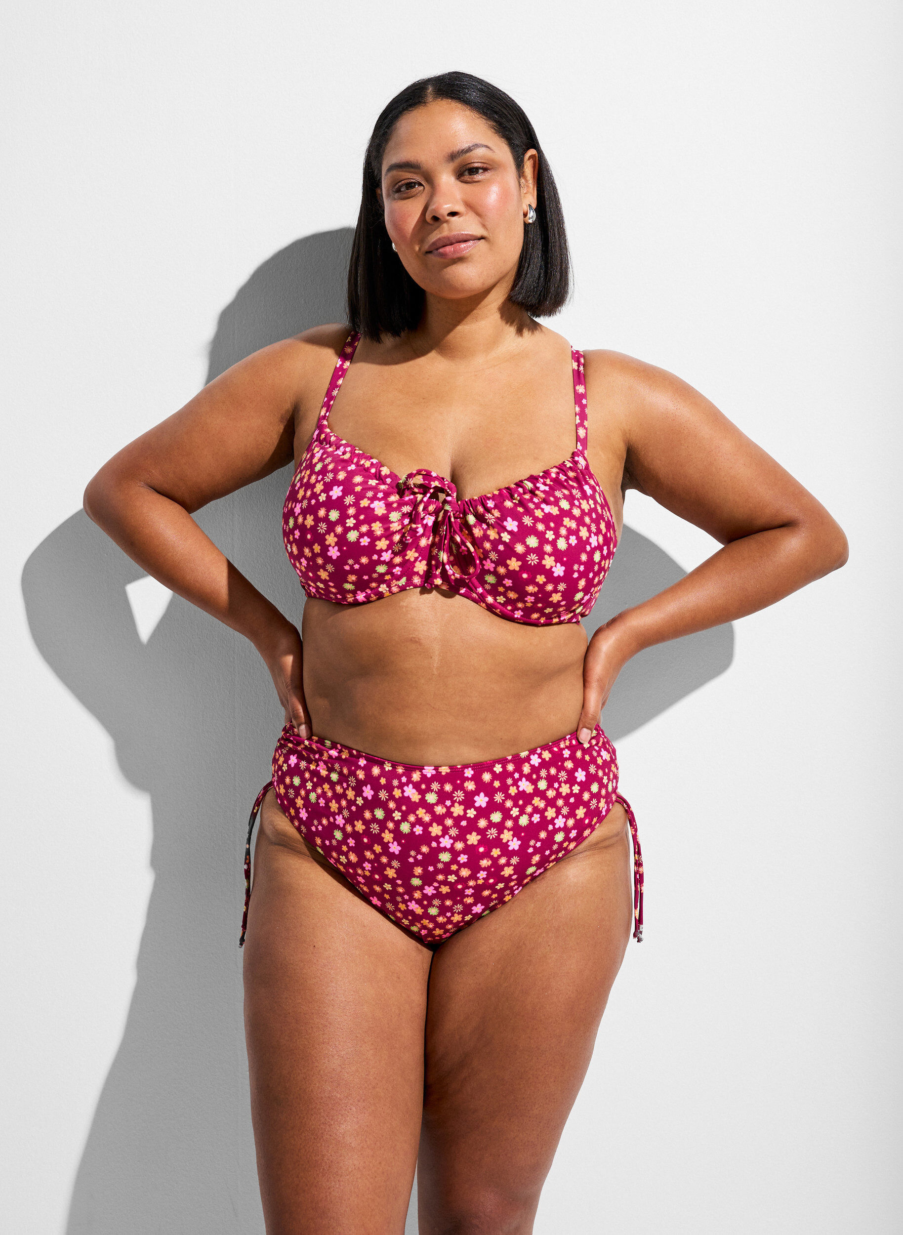 Zizzi Haut de bikini &agrave; armatures avec bretelles &agrave; nouer, Rouge, Model image number 1