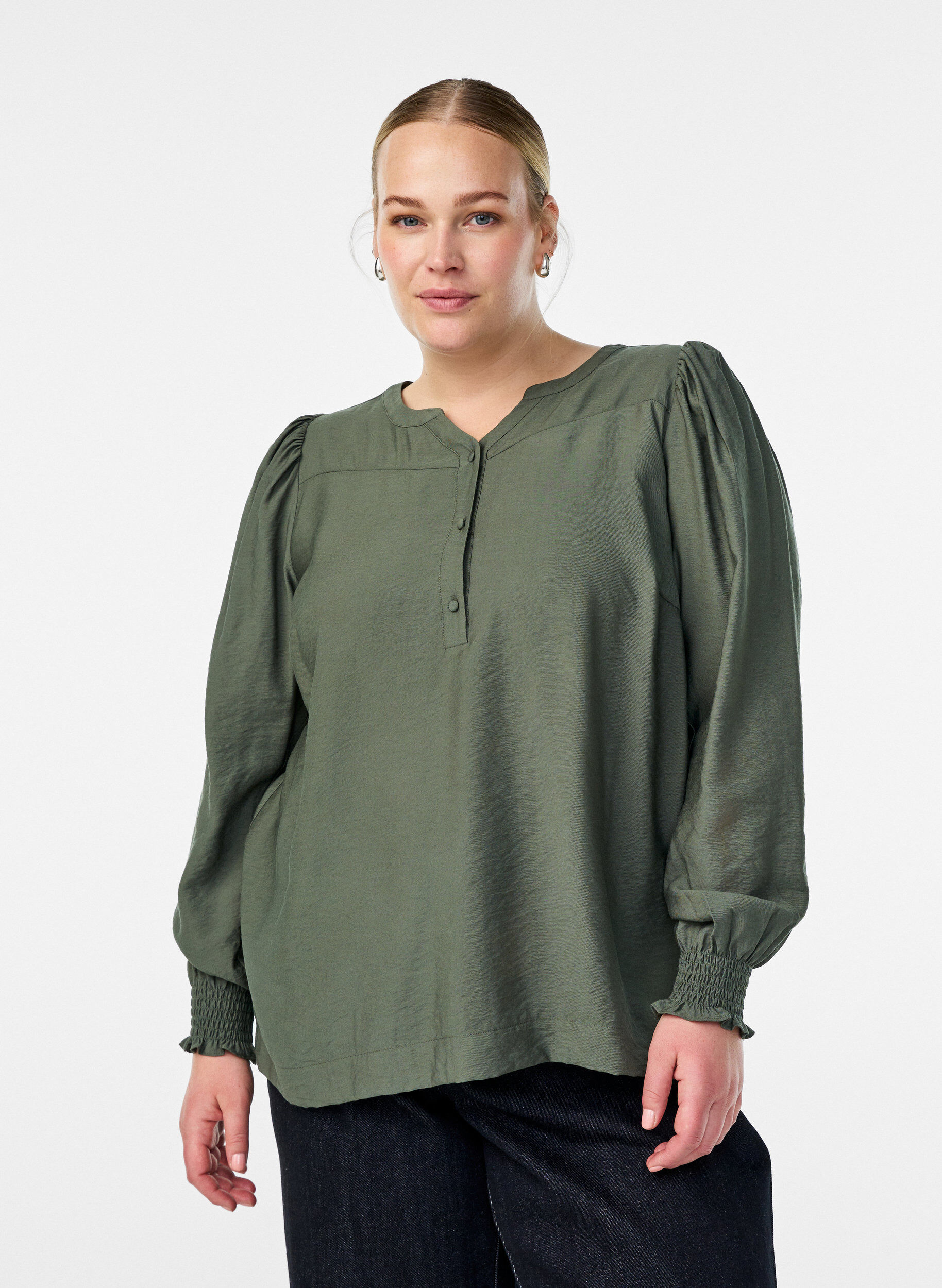 Blouse en viscose avec smock et d&eacute;tails fronc&eacute;s, Vert, Model