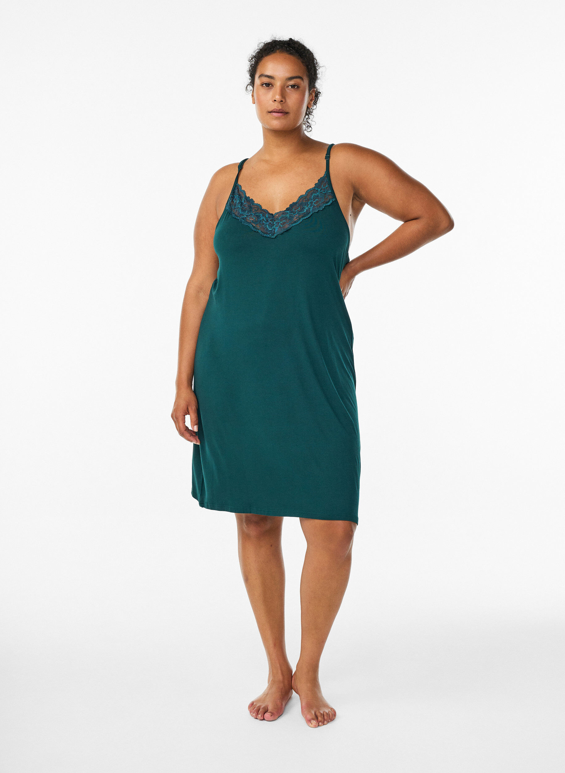 Zizzi Nuisette sans manches en viscose avec d&eacute;tails en dentelle, Vert fonc&eacute;, Model image number 1