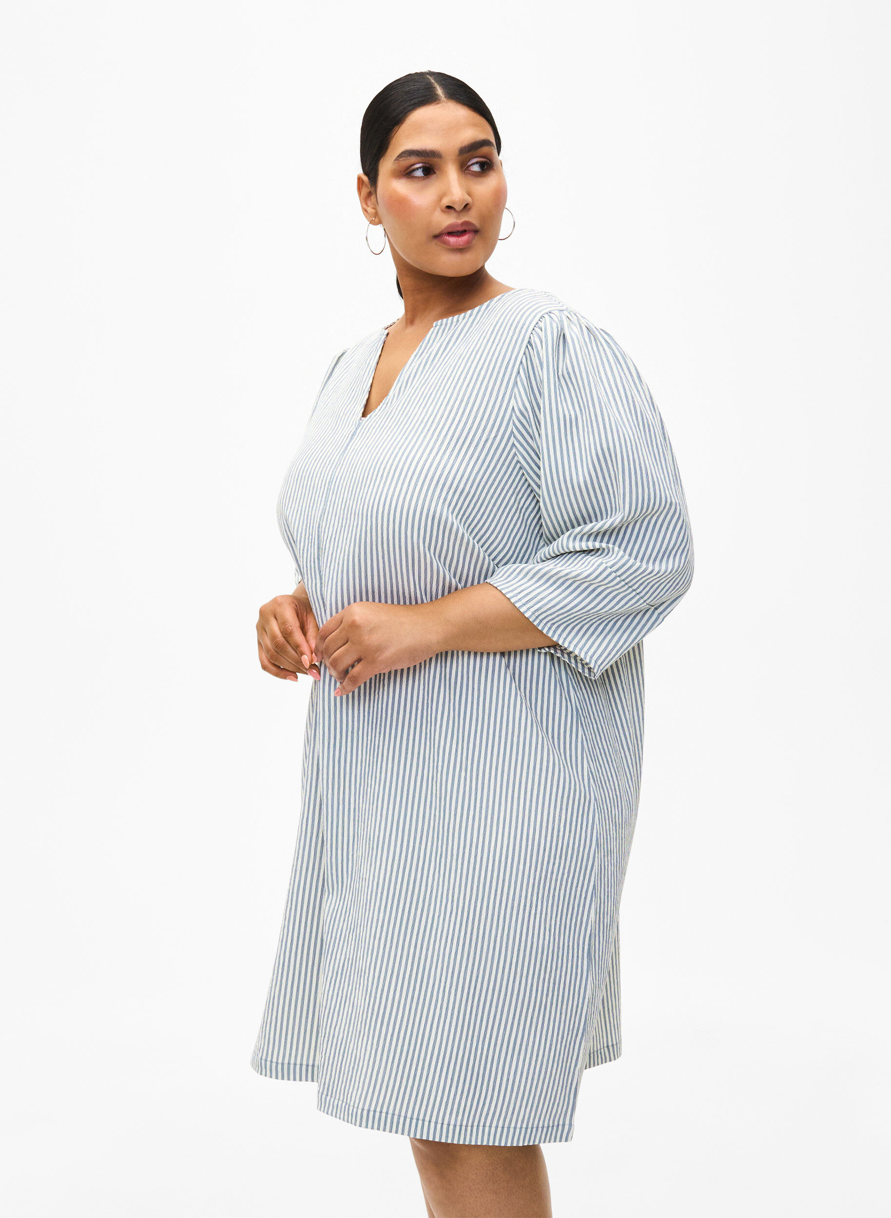 Zizzi Robe ray&eacute;e &agrave; manches 3/4, Blue Stripe, Model image number 0