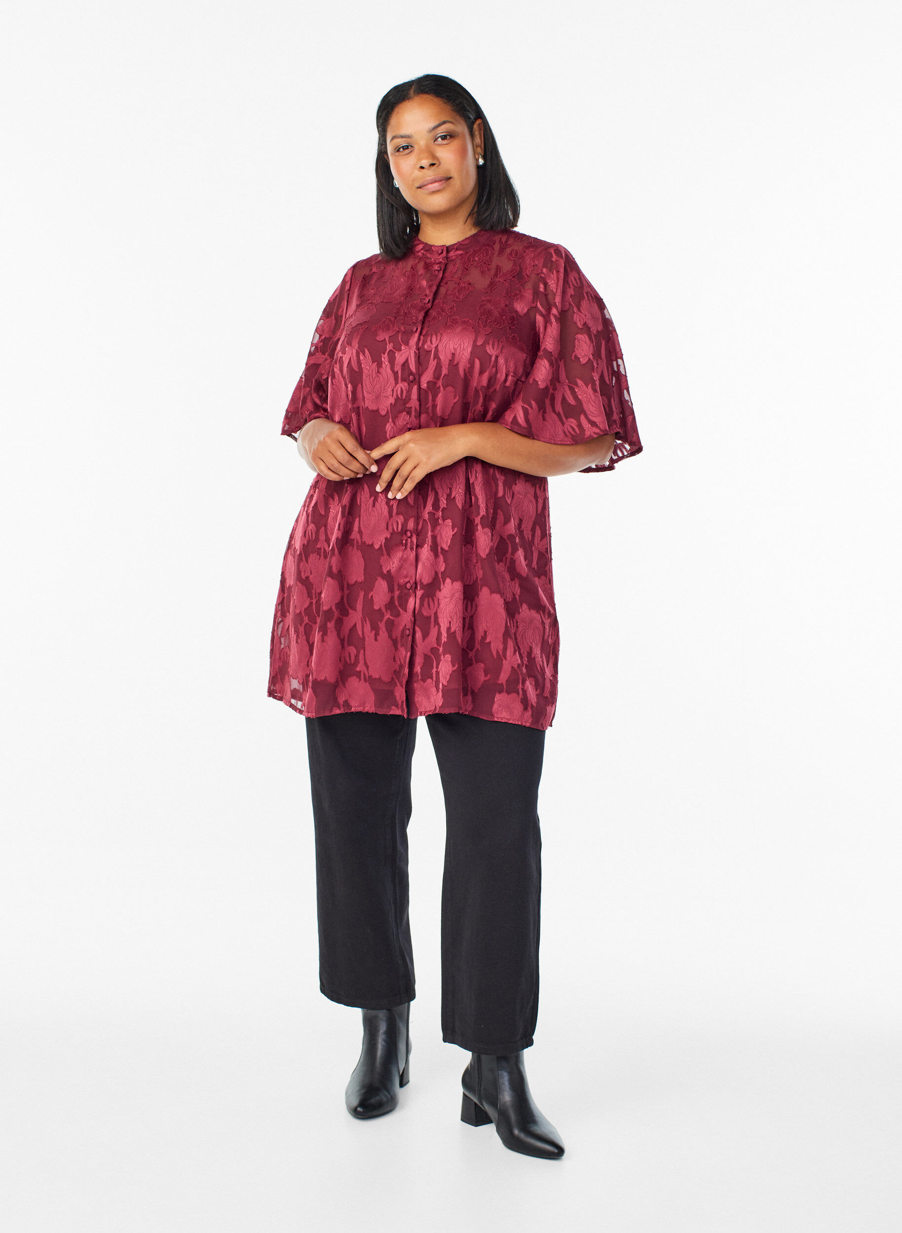 Zizzi Robe courte coupe &eacute;vas&eacute;e &agrave; motif floral, Bordeaux fonc&eacute;, Model image number 1