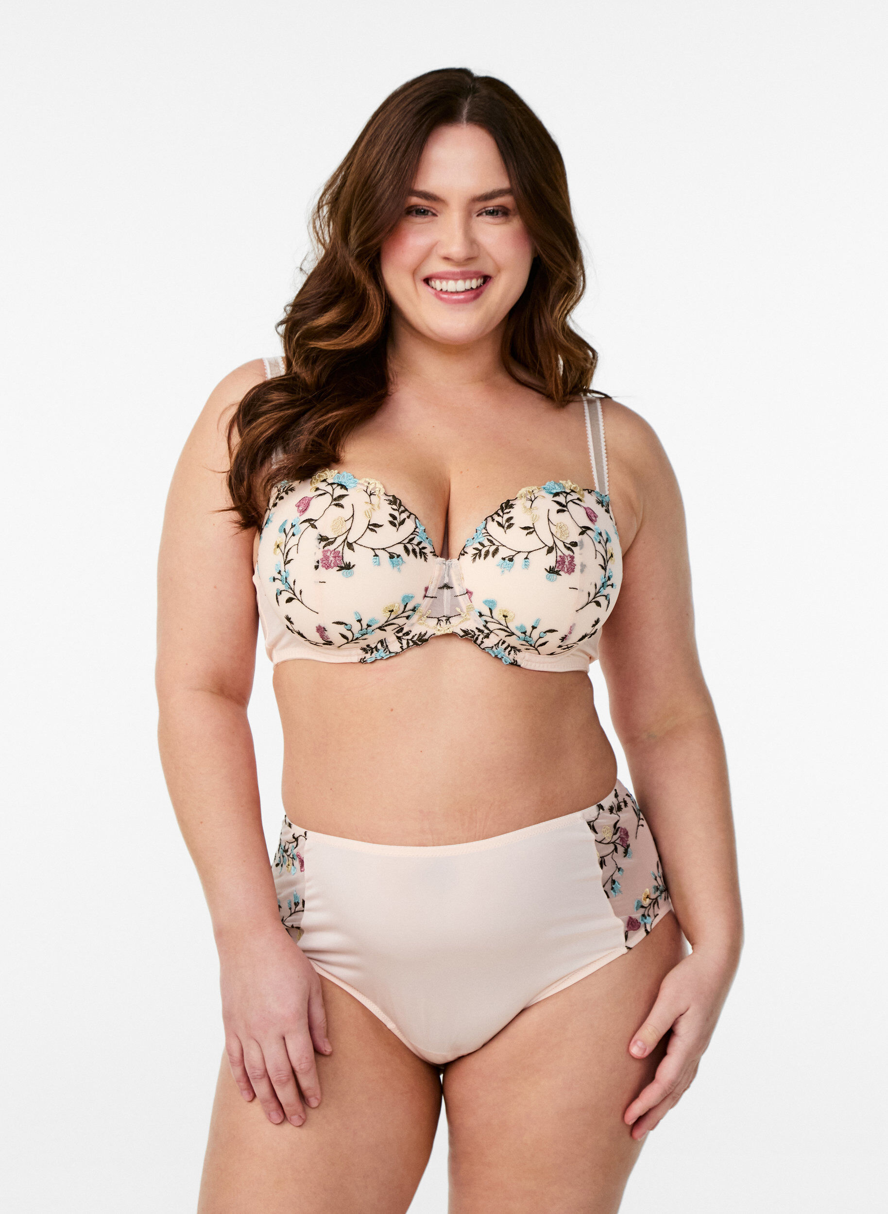 Zizzi Soutien-gorge moul&eacute; avec fleurs brod&eacute;es, Rose, Model image number 1