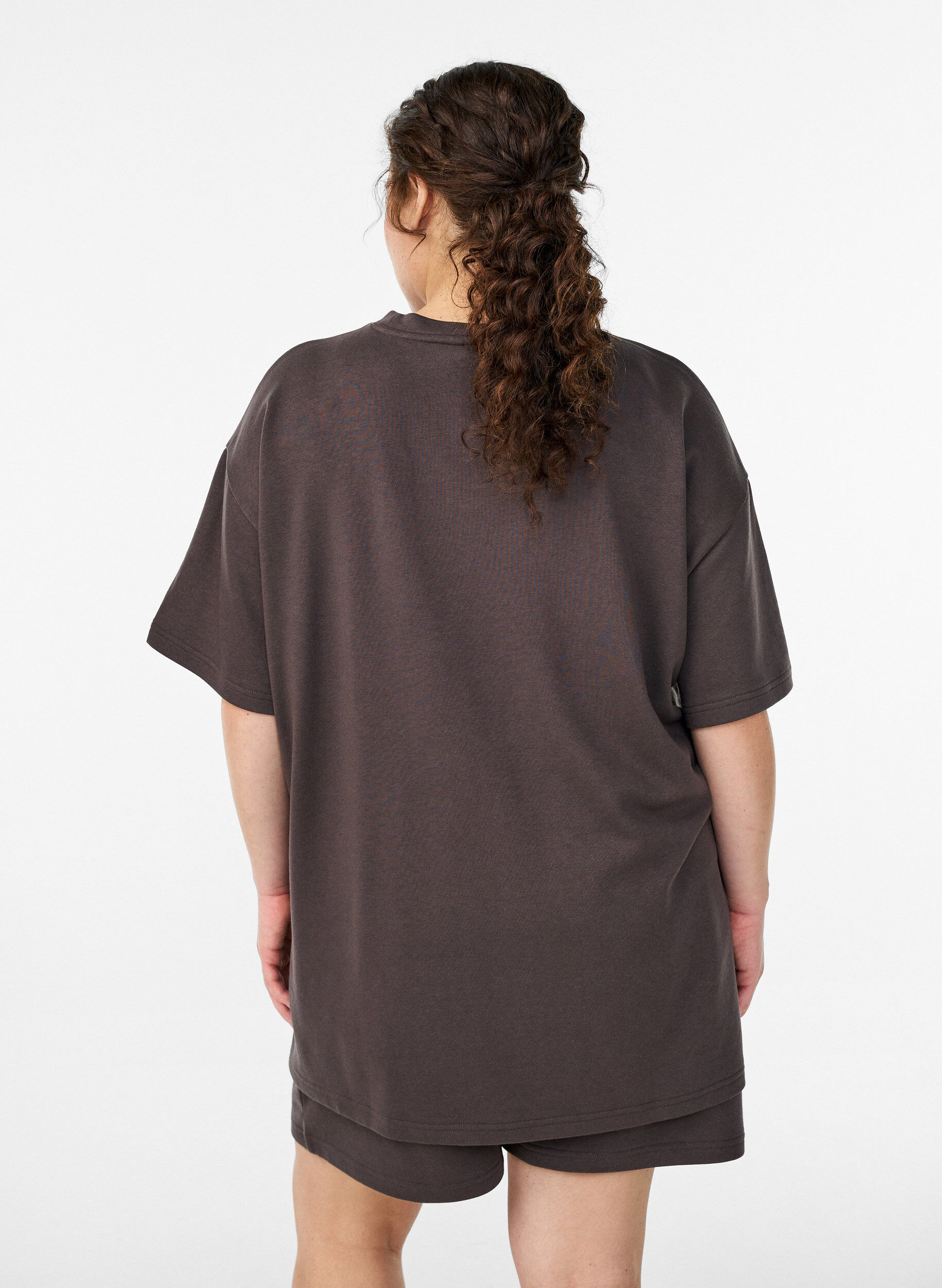 Zizzi T-shirt sweat oversize, Marron, Model image number 2