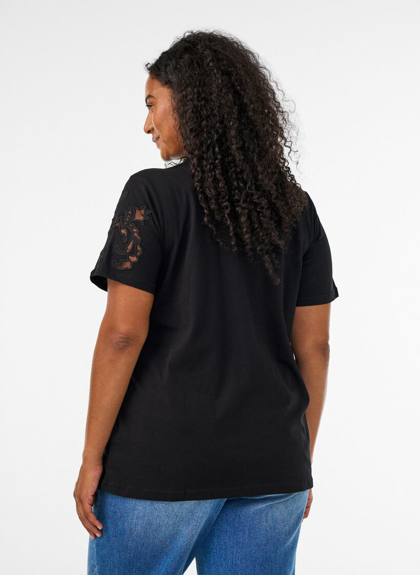 T-shirt en coton avec appliqu&eacute;s en dentelle, Noir, Model image number 2