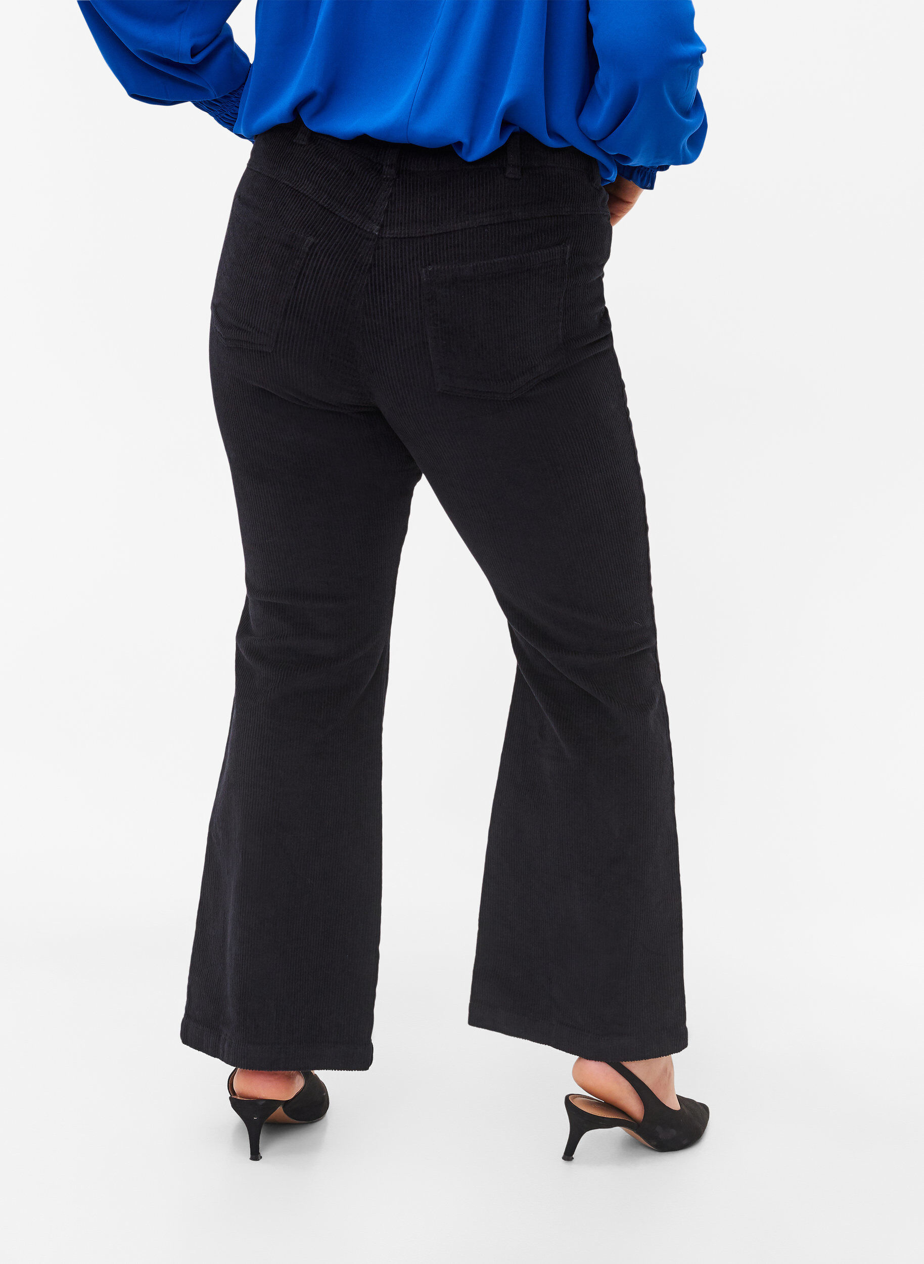 Zizzi Pantalon en velours &agrave; coupe bootcut, Black, Model image number 1