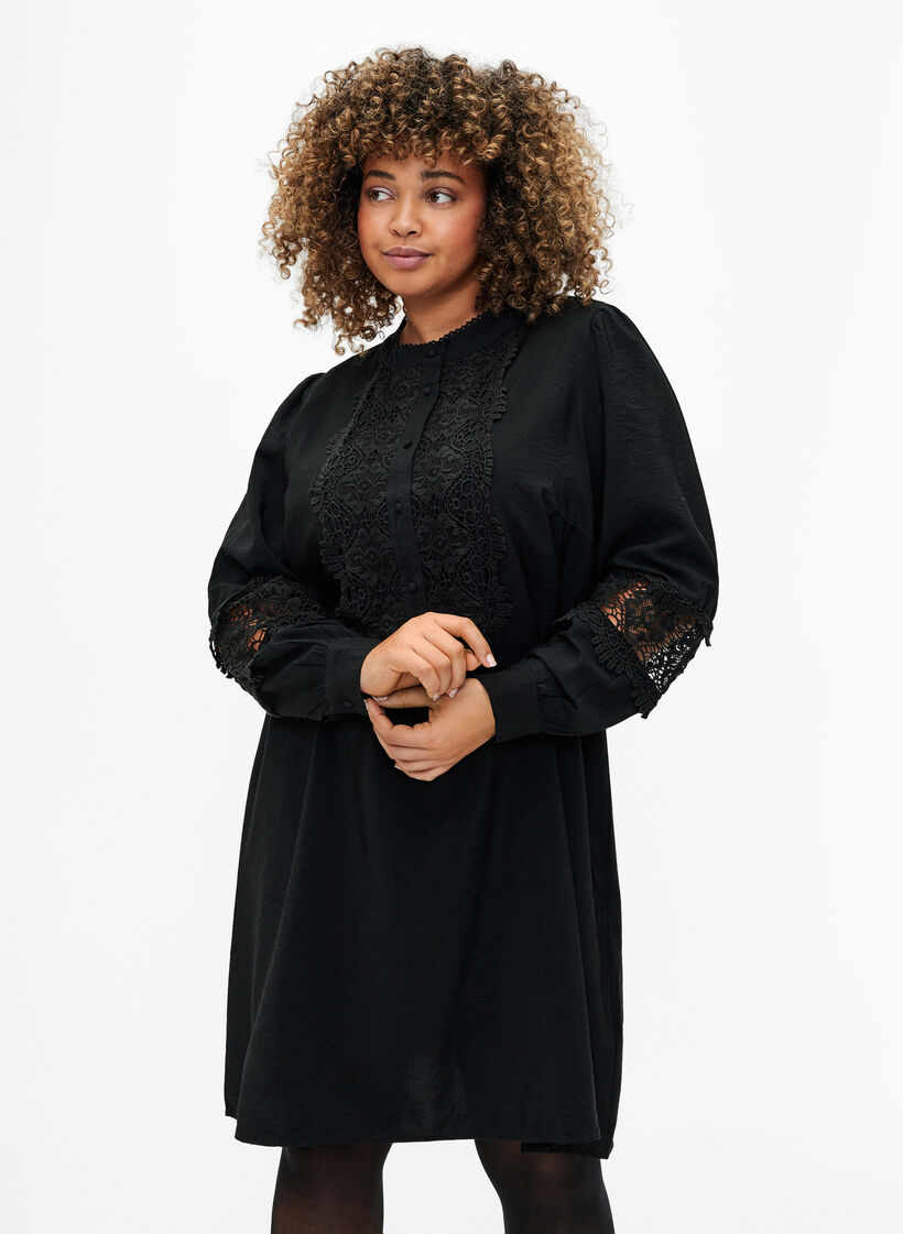 Robe en viscose avec détails au crochet, Black, Model image number 0