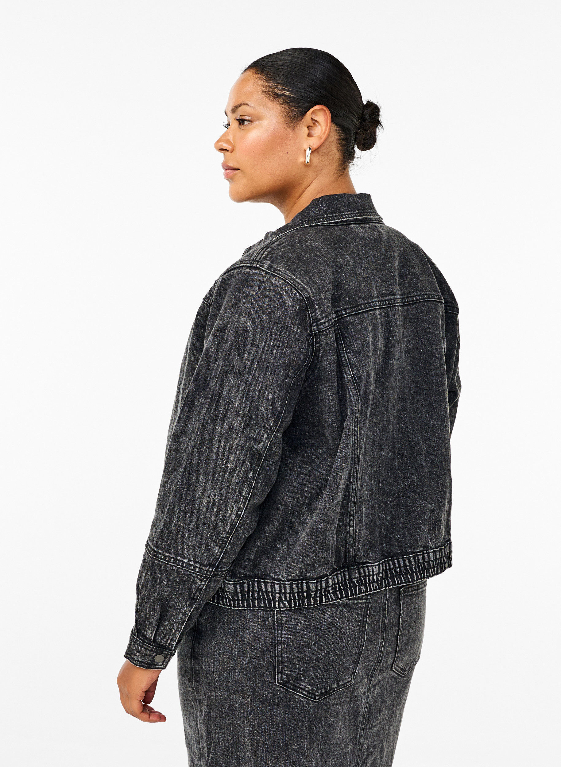 Zizzi Veste en jean avec fermeture &eacute;clair cach&eacute;e, Dark Grey Denim, Model image number 1