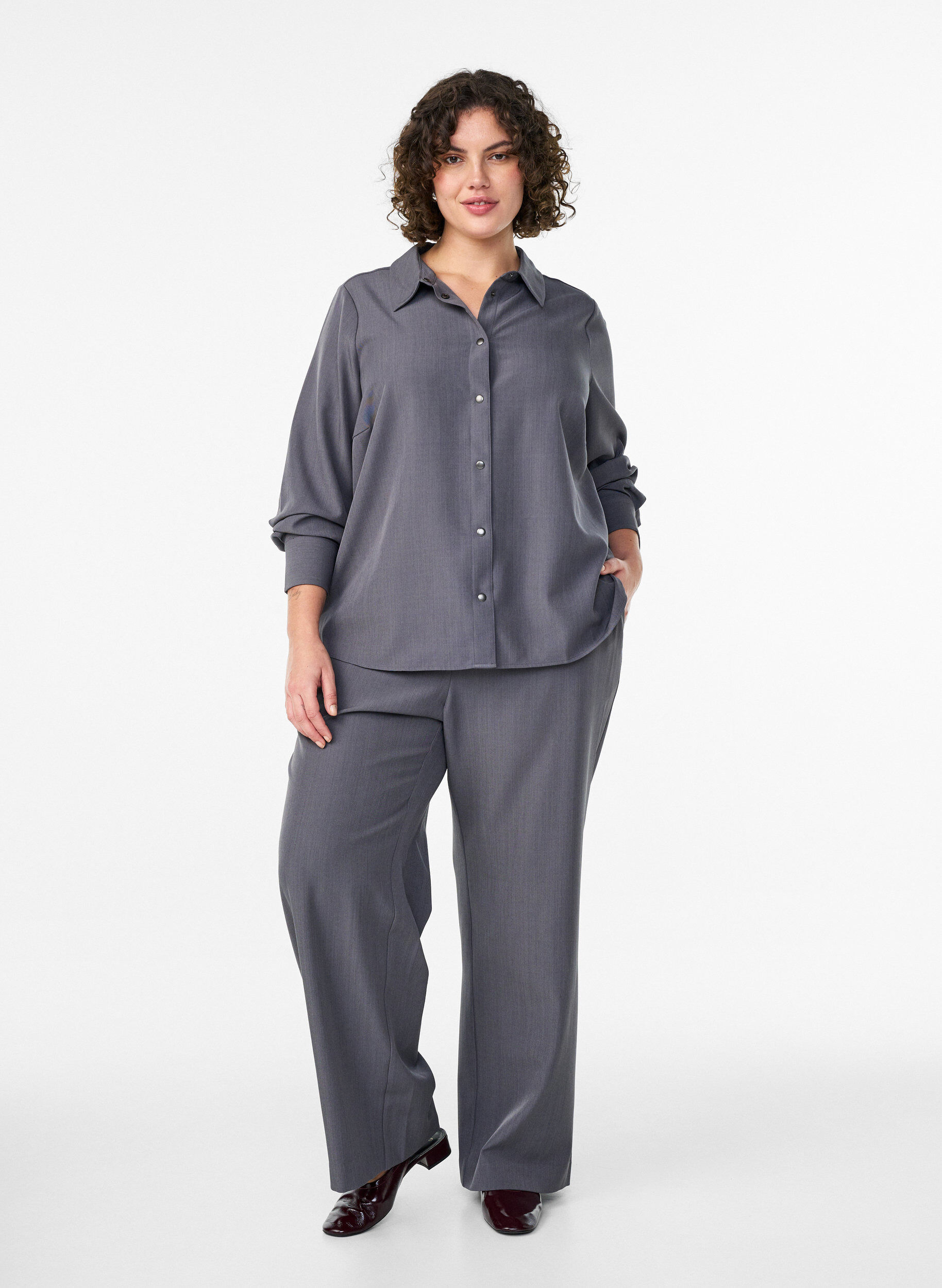 Zizzi Chemise avec col et boutons-pression, Gris, Model image number 1