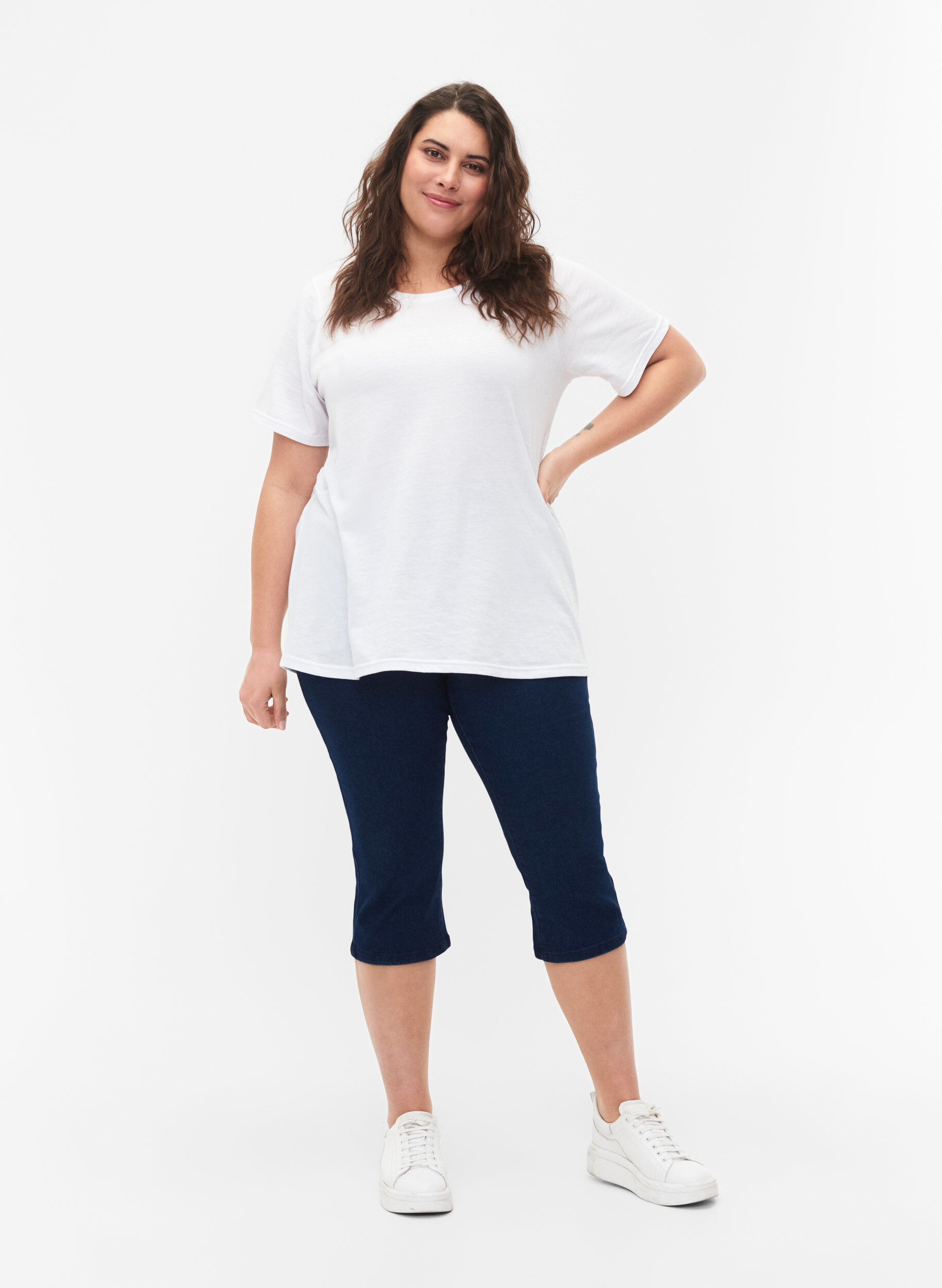 Zizzi FLASH - Pantalon capri en denim &agrave; taille haute et coupe ajust&eacute;e, Bleu, Model image number 0