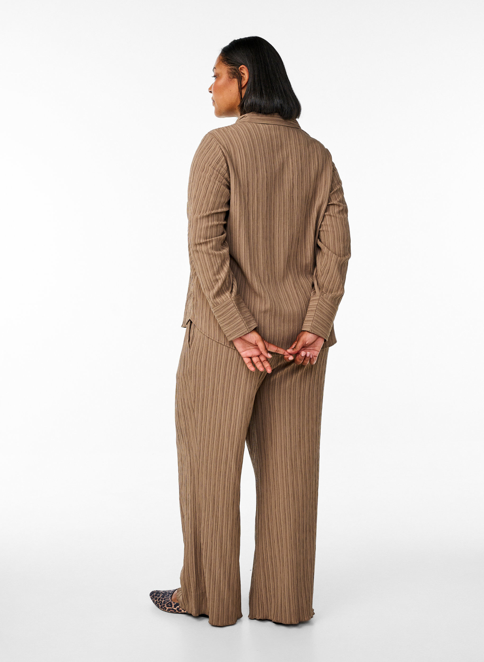 Zizzi FLASH - Pantalon taille haute &agrave; coupe ample, Marron, Model image number 1