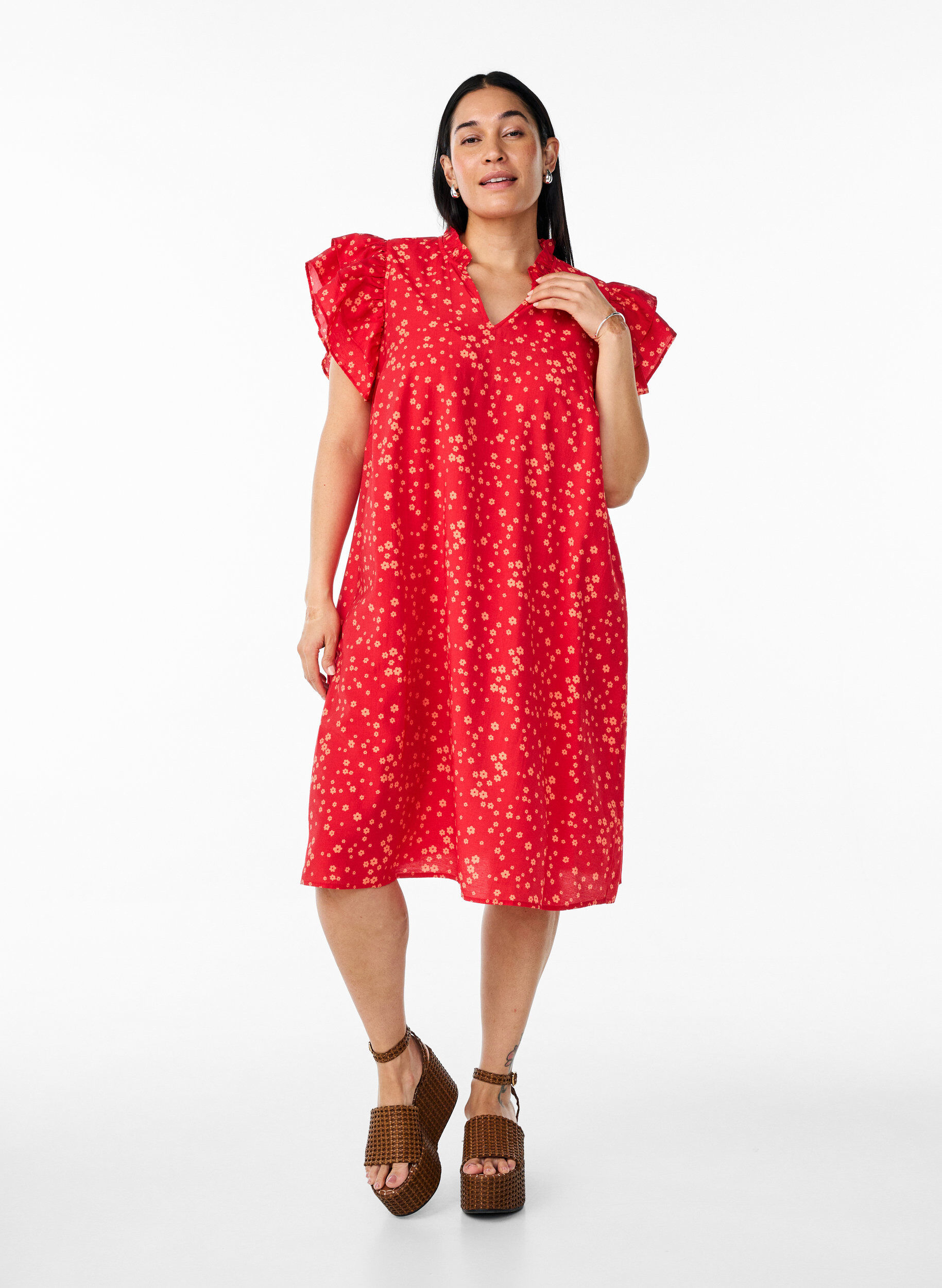 Robe courte avec des d&eacute;tails volants, Rouge, Model