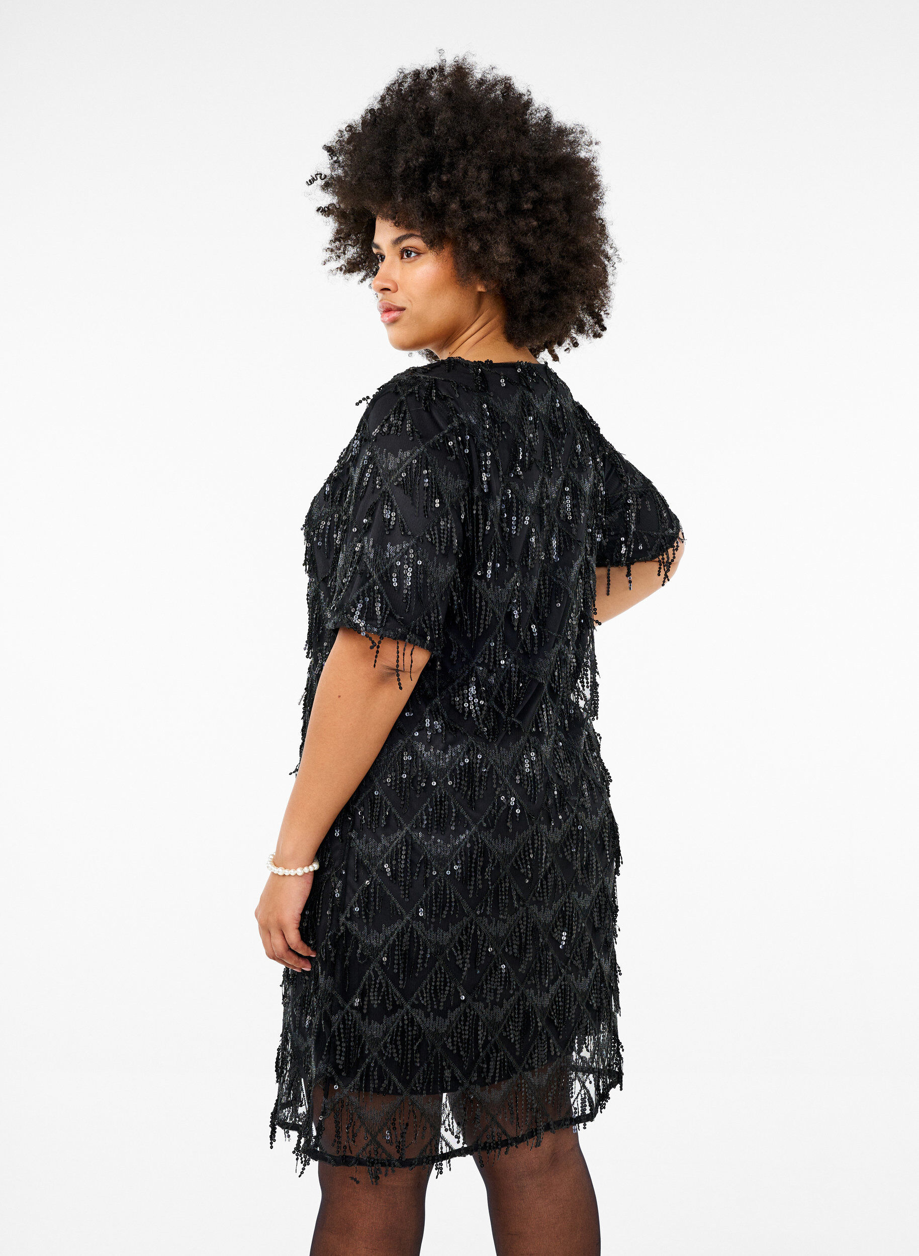 Zizzi Robe courte avec franges &agrave; paillettes, Black, Model image number 1