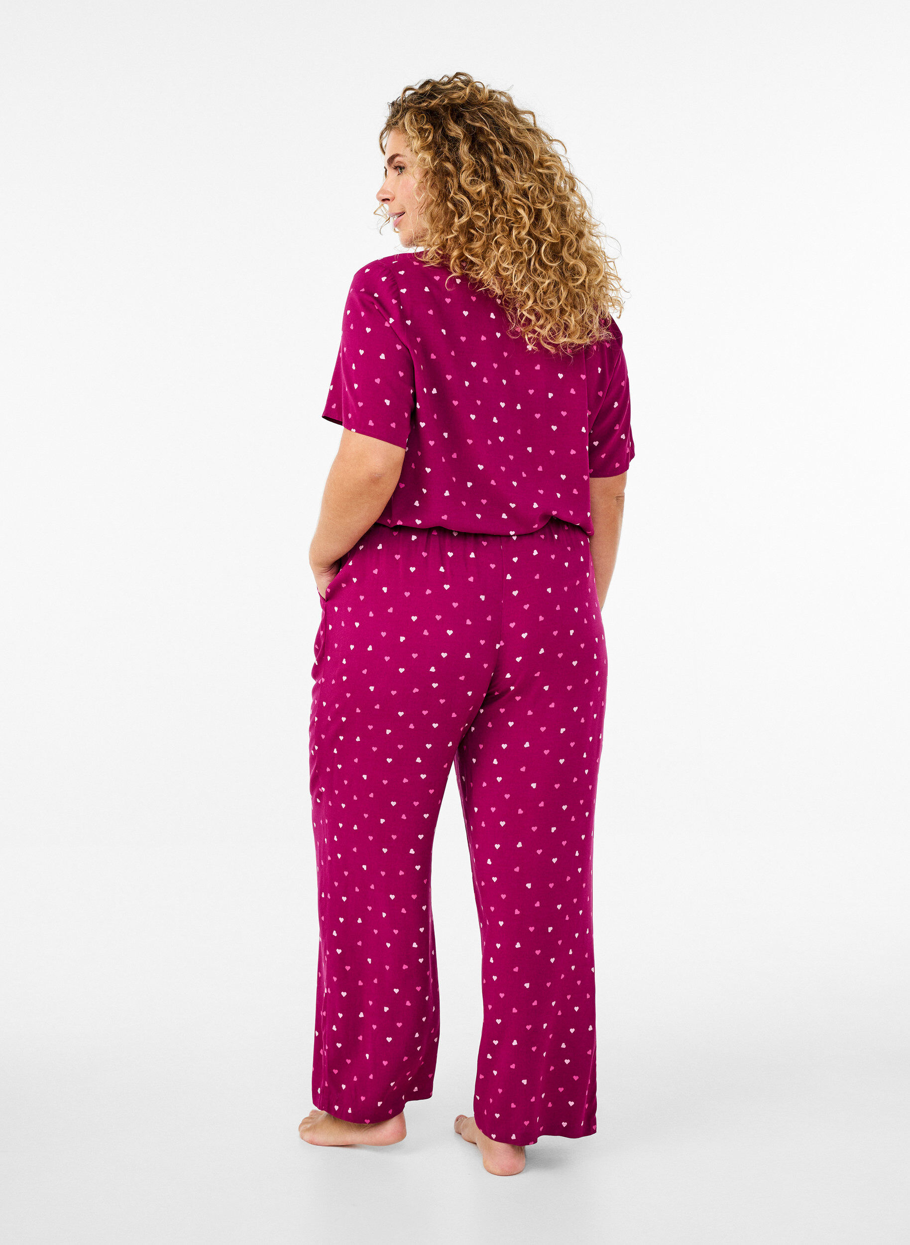 Zizzi Pantalon de pyjama ample avec c&oelig;urs, Boysenberry w. Heart, Model image number 1