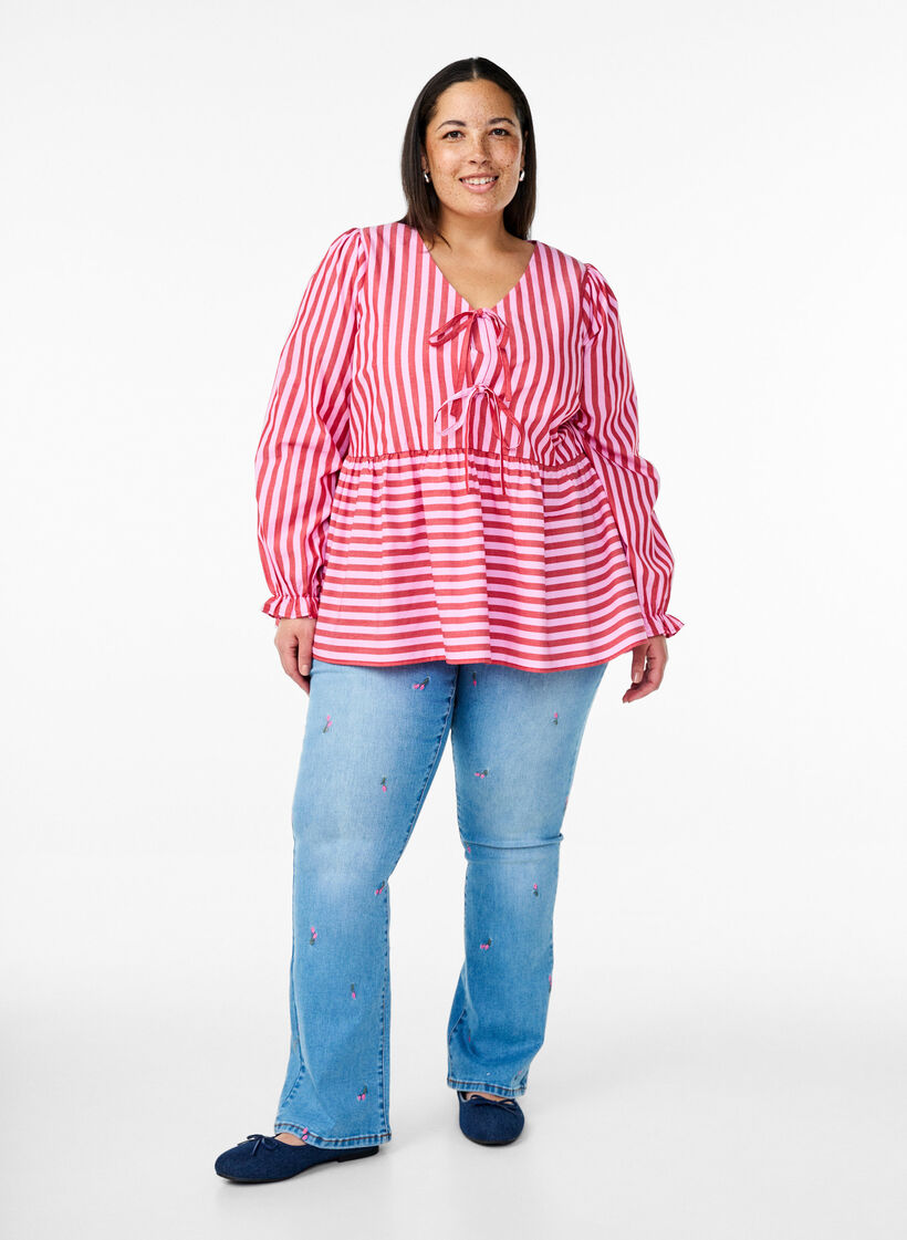 Jeans bootcut avec des fleurs brodées, Bleu Clair, Model image number 0