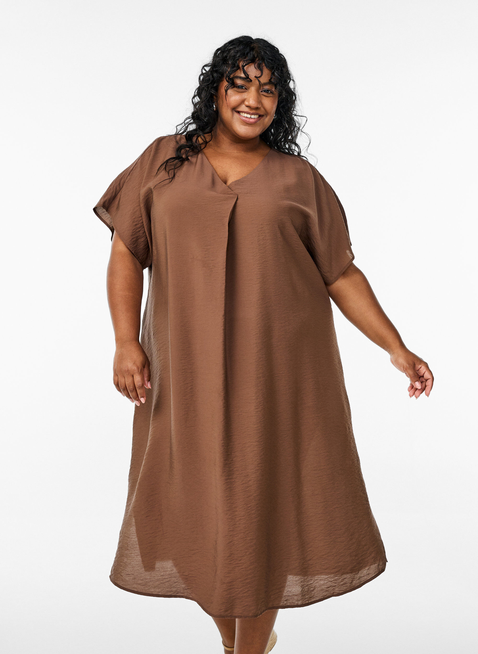 Robe &agrave; col en V en viscose, Marron, Model