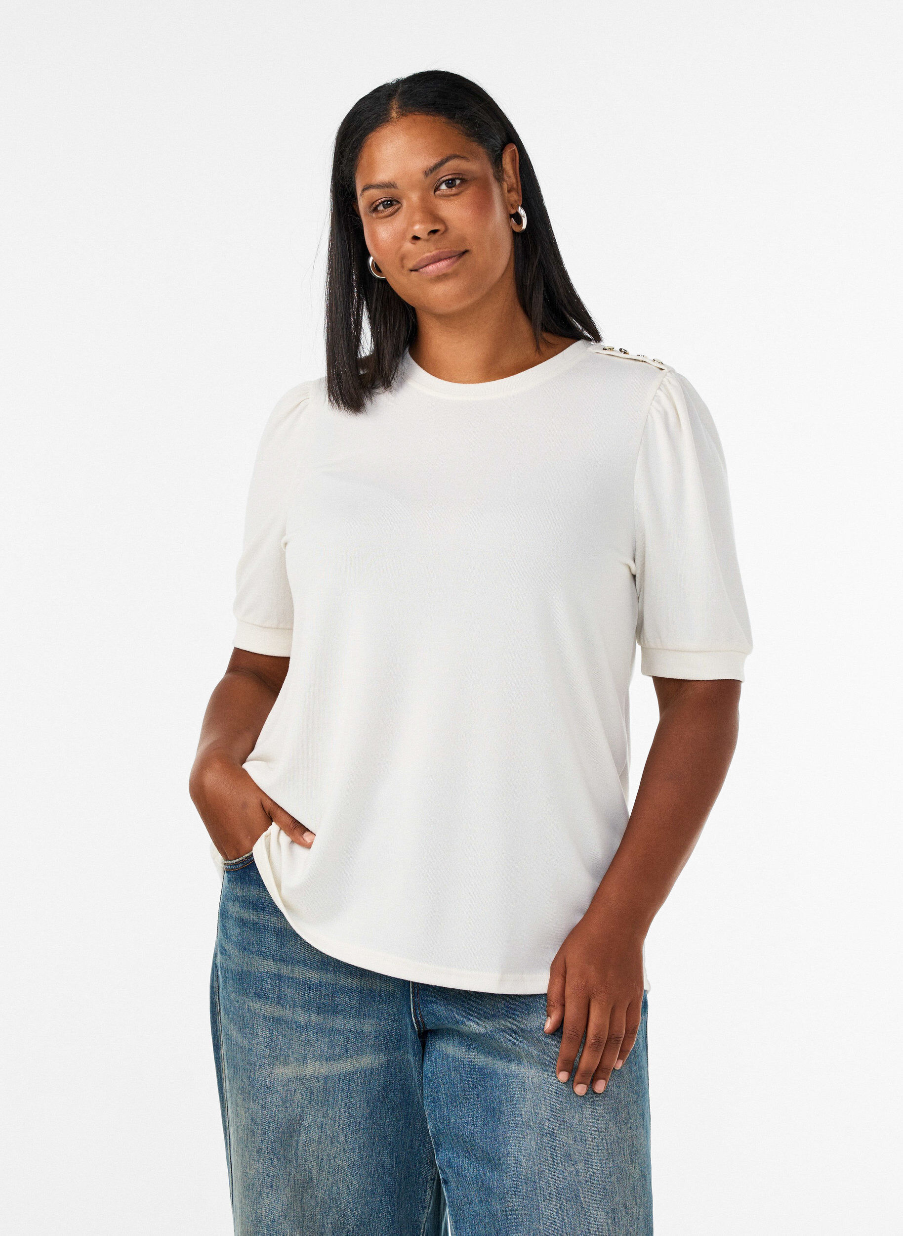 Chemisier avec d&eacute;tails boutons et manches courtes bouffantes, Beige, Model